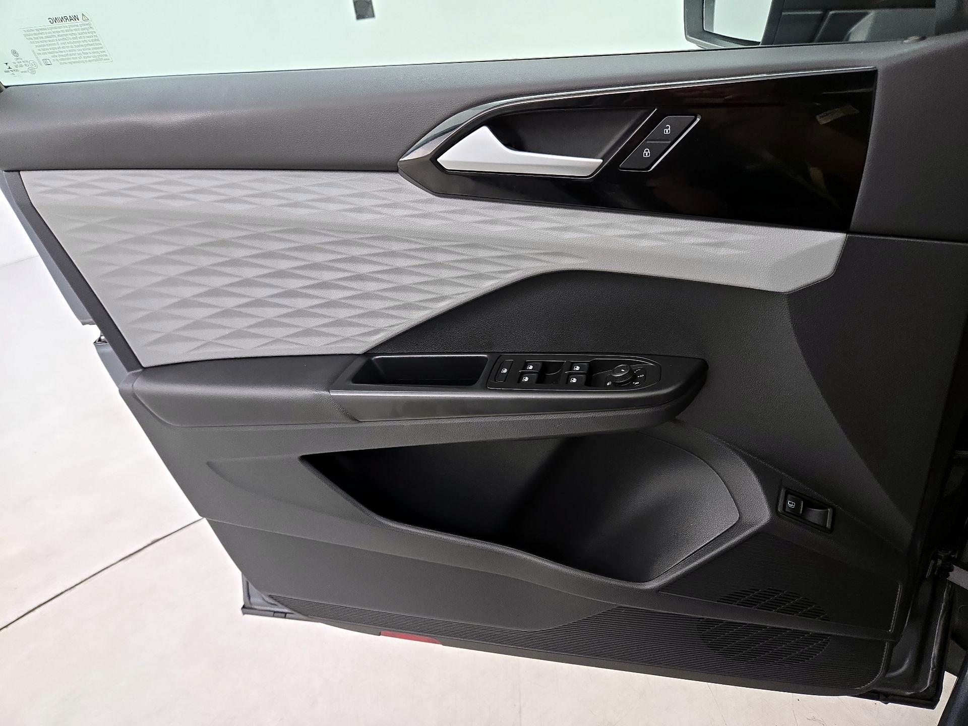 Thumbnail: 2022 Volkswagen Taos - 12