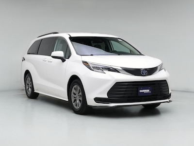 White 2023 Toyota Sienna Hybrid LE