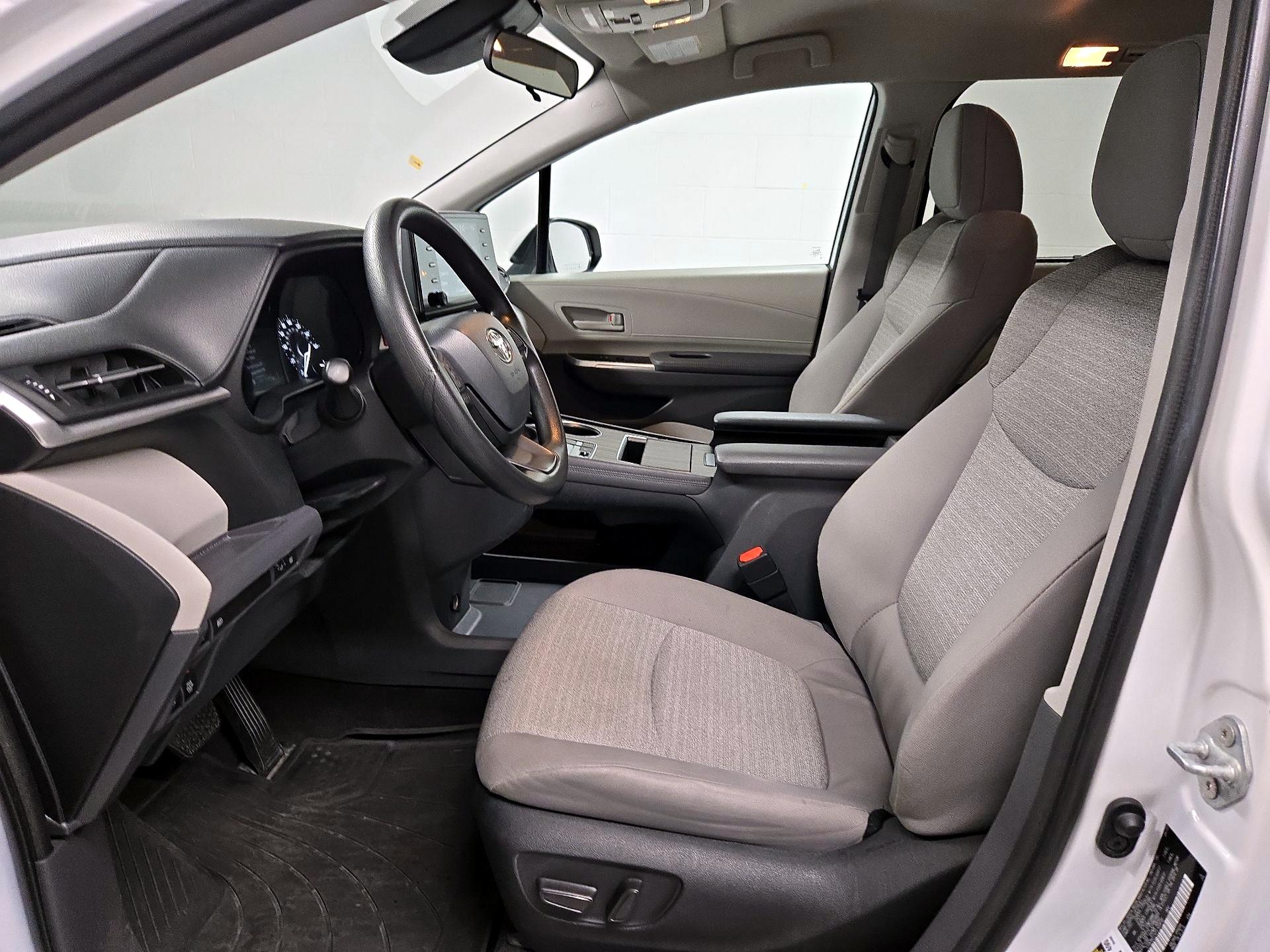 Thumbnail: 2023 Toyota Sienna - 11