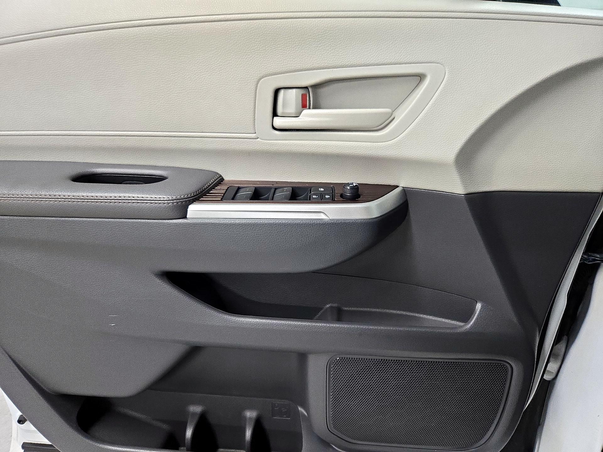 Thumbnail: 2023 Toyota Sienna - 12