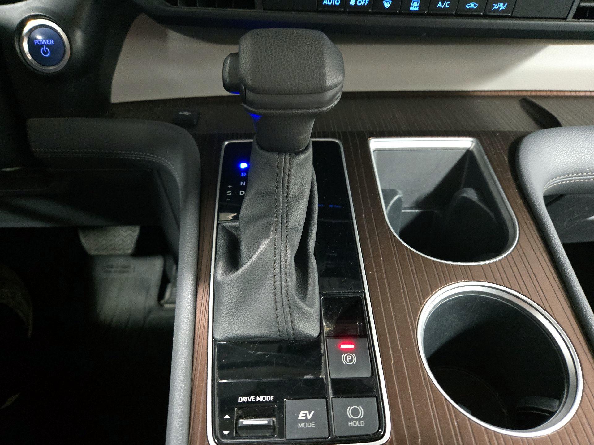 Thumbnail: 2023 Toyota Sienna - 17