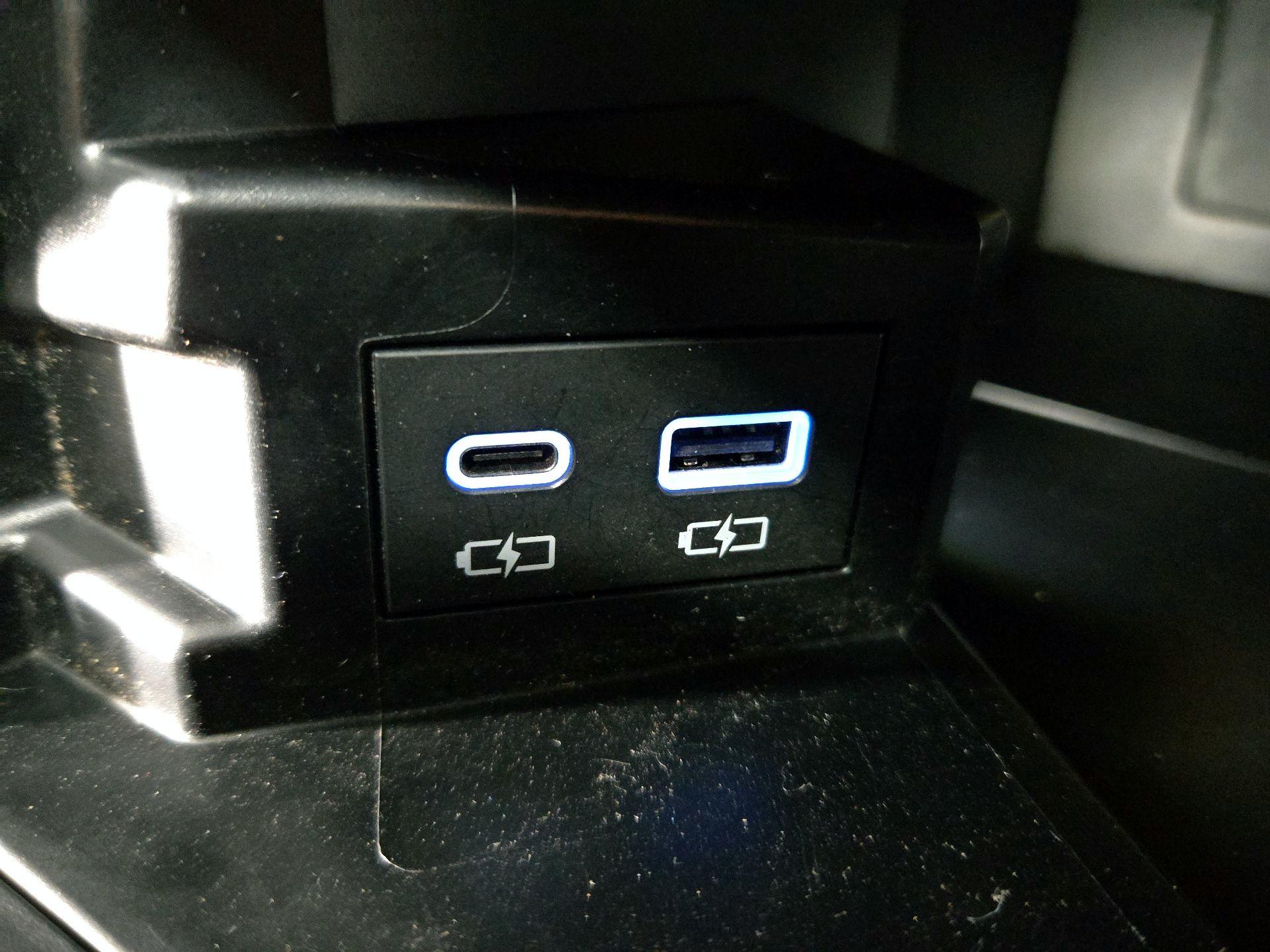 Thumbnail: 2023 Toyota Sienna - 18