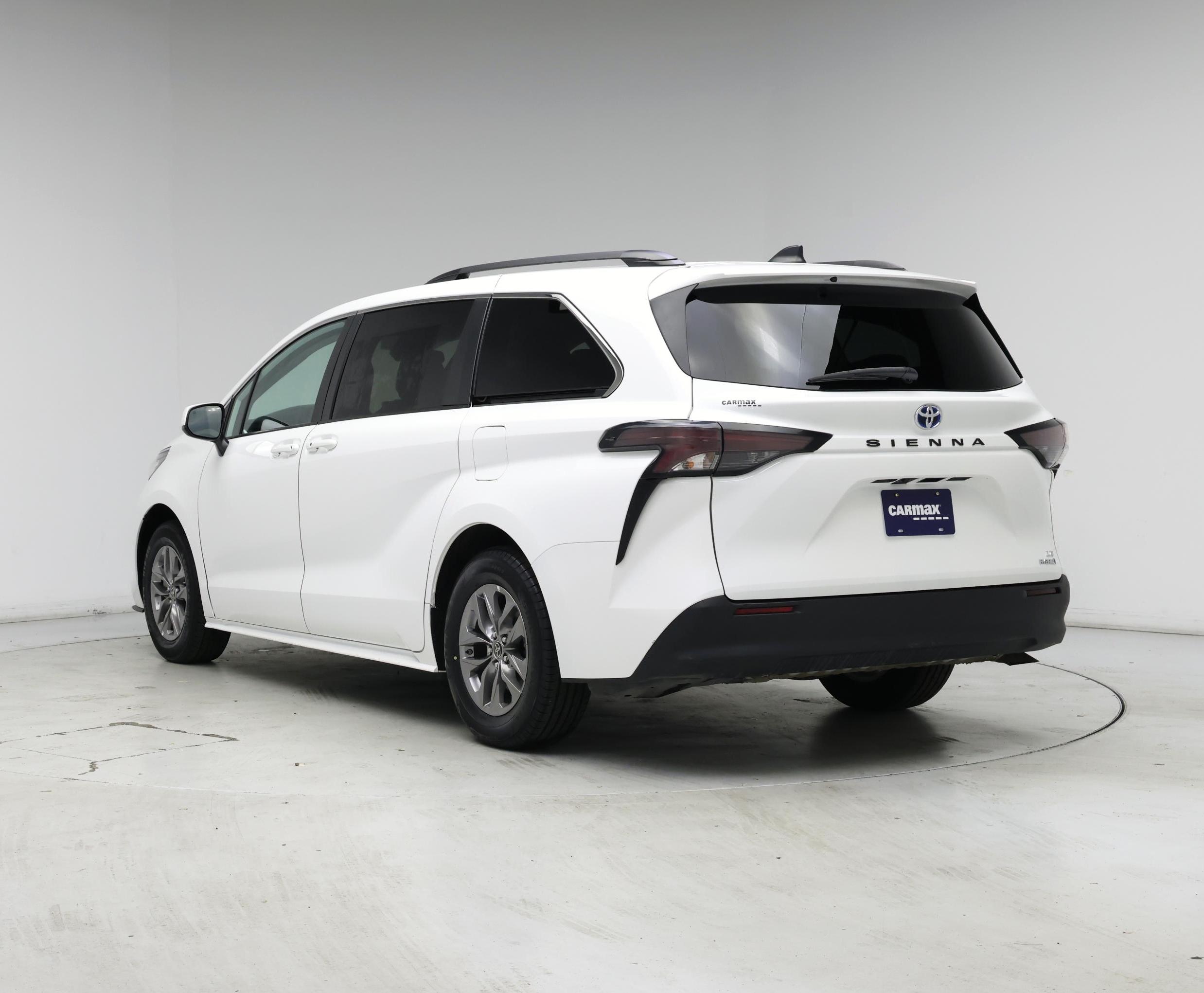 Thumbnail: 2023 Toyota Sienna - 2