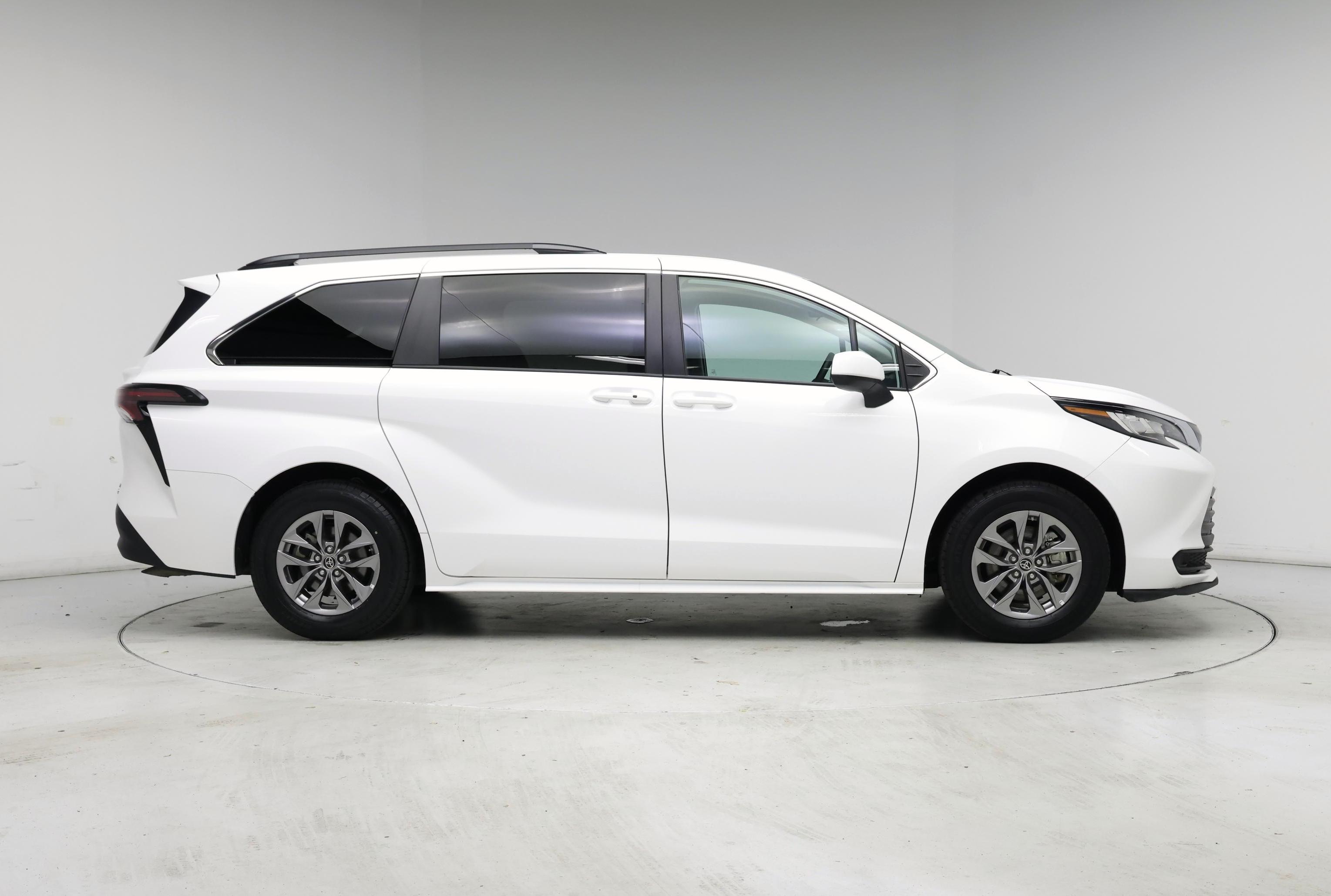 Thumbnail: 2023 Toyota Sienna - 7