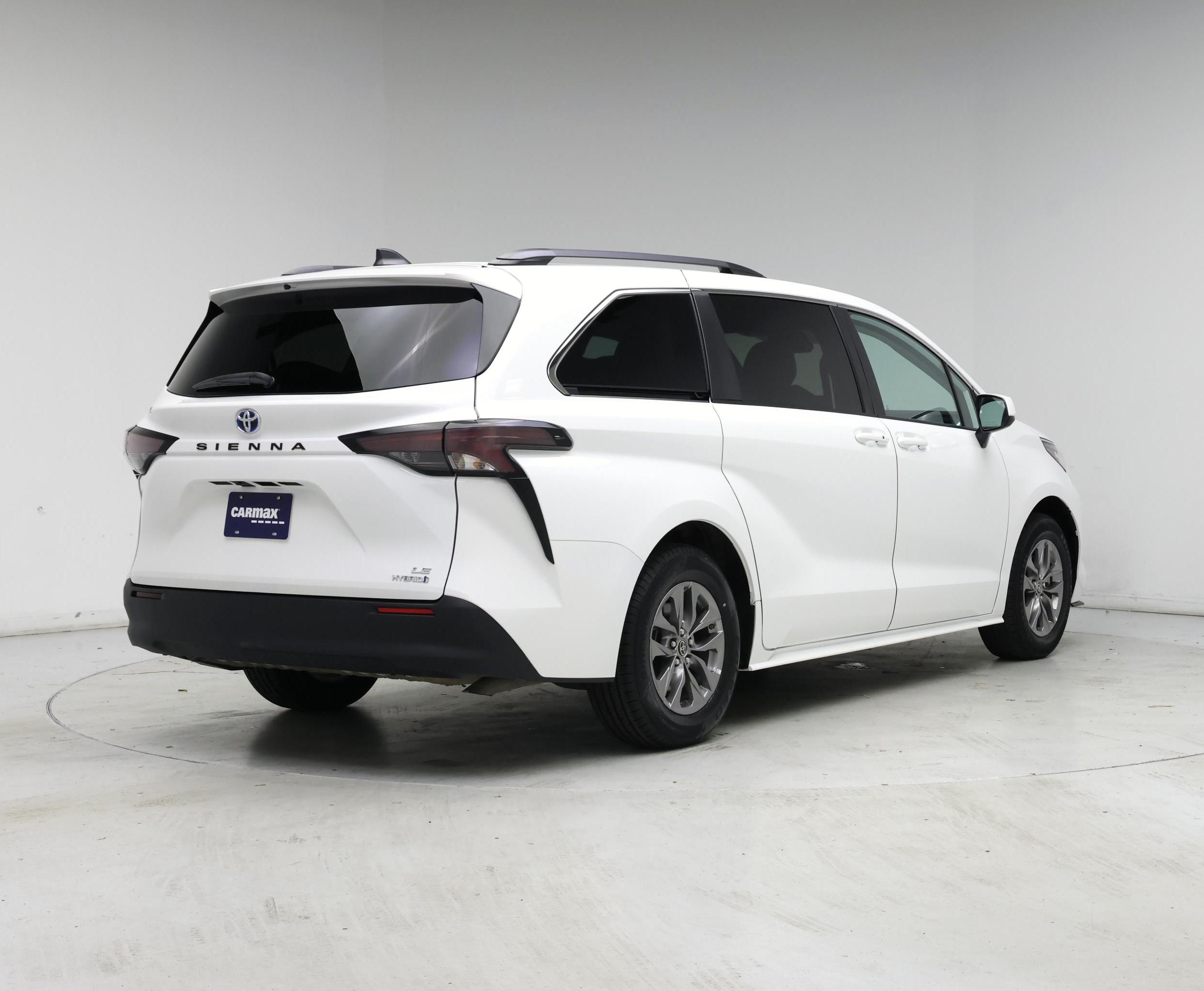 Thumbnail: 2023 Toyota Sienna - 8