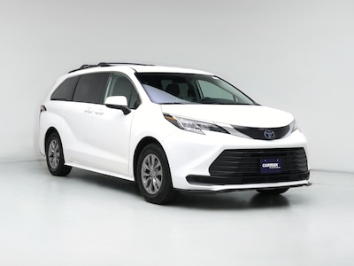 White 2022 Toyota Sienna Hybrid LE