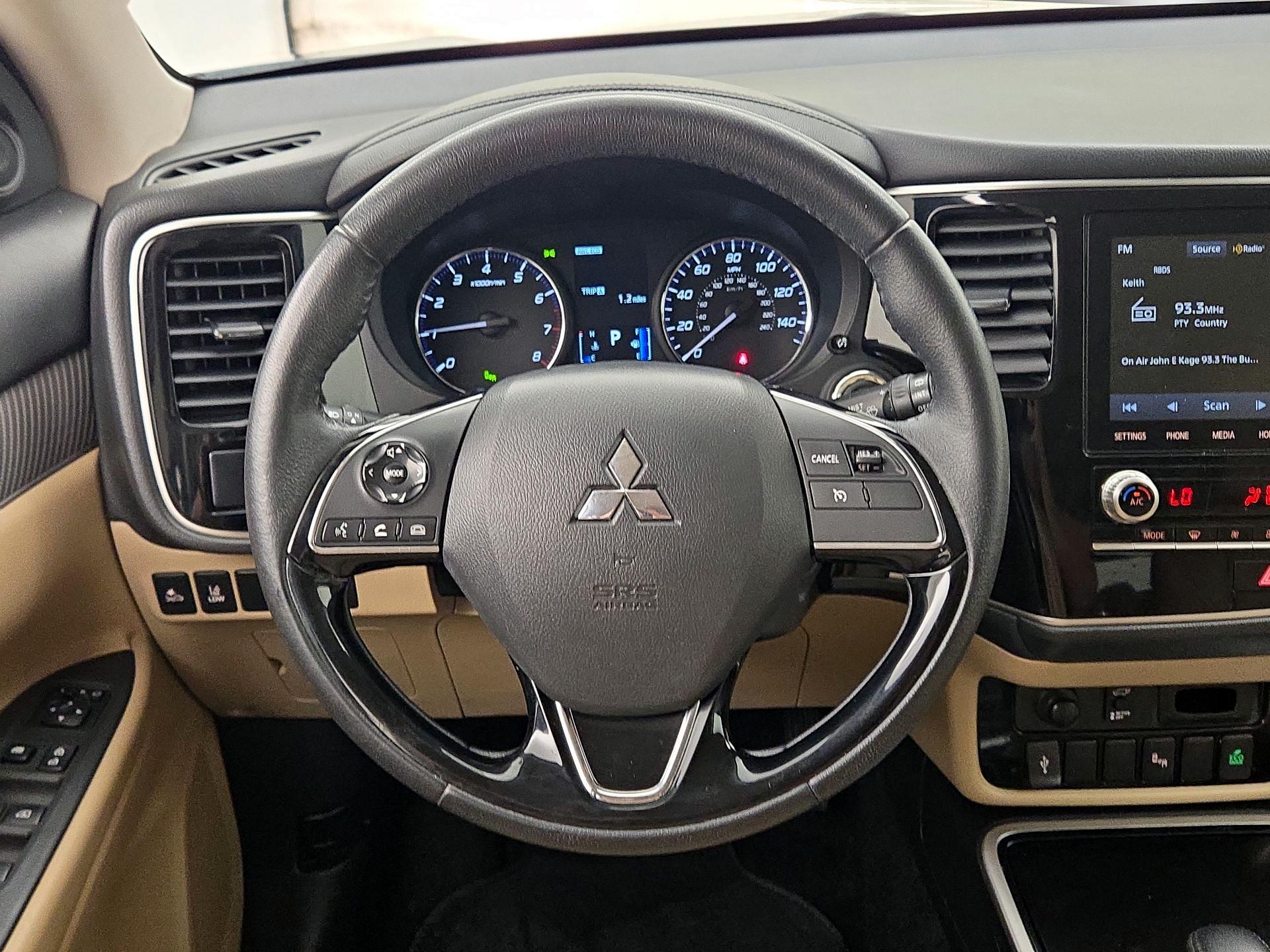 Thumbnail: 2020 Mitsubishi Outlander - 10