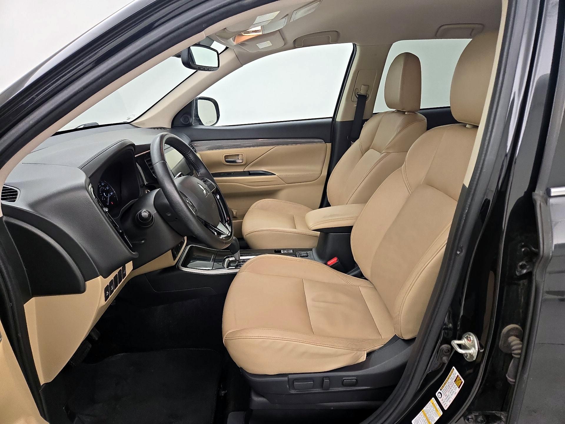 Thumbnail: 2020 Mitsubishi Outlander - 11