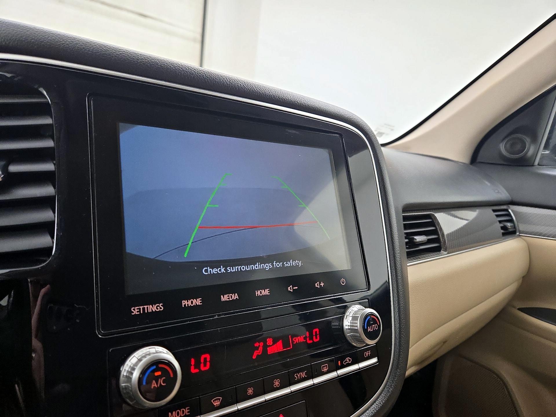 Thumbnail: 2020 Mitsubishi Outlander - 14