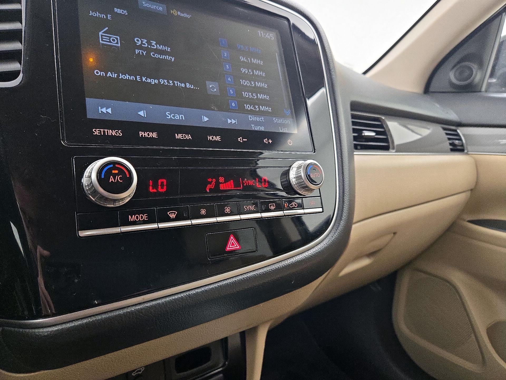 Thumbnail: 2020 Mitsubishi Outlander - 16