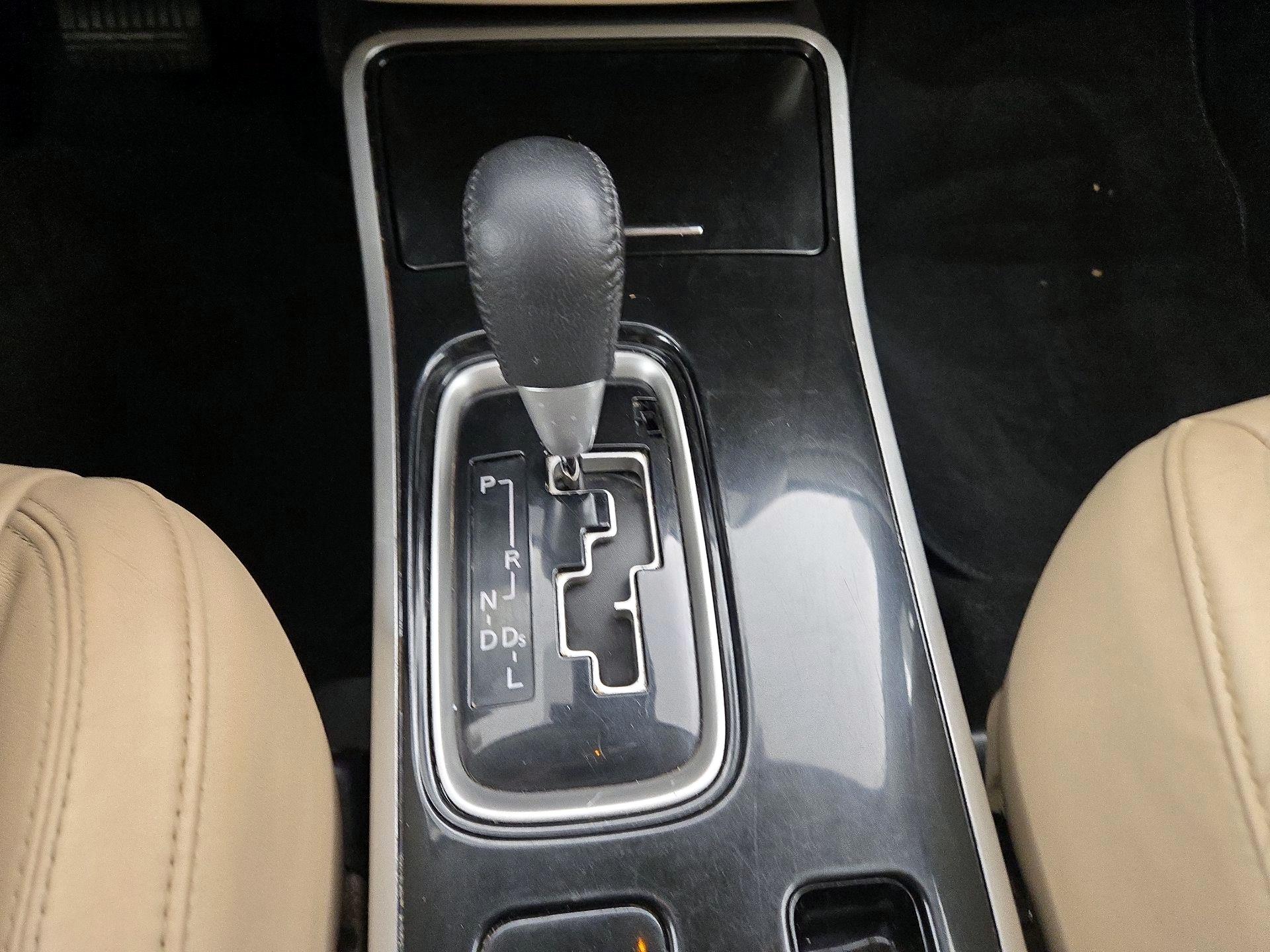 Thumbnail: 2020 Mitsubishi Outlander - 17