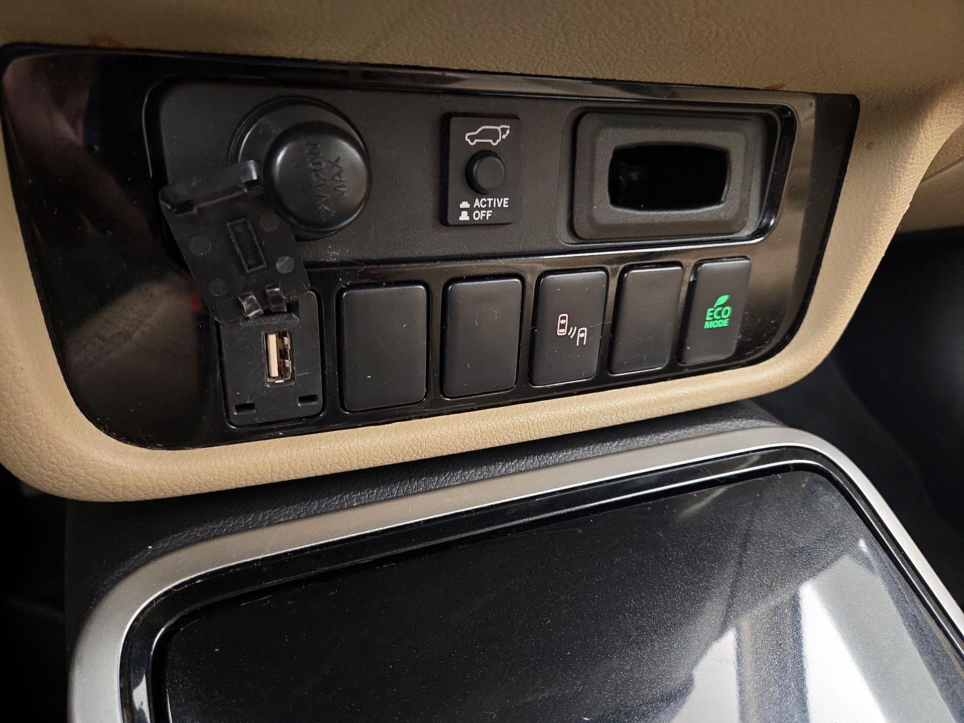 Thumbnail: 2020 Mitsubishi Outlander - 18