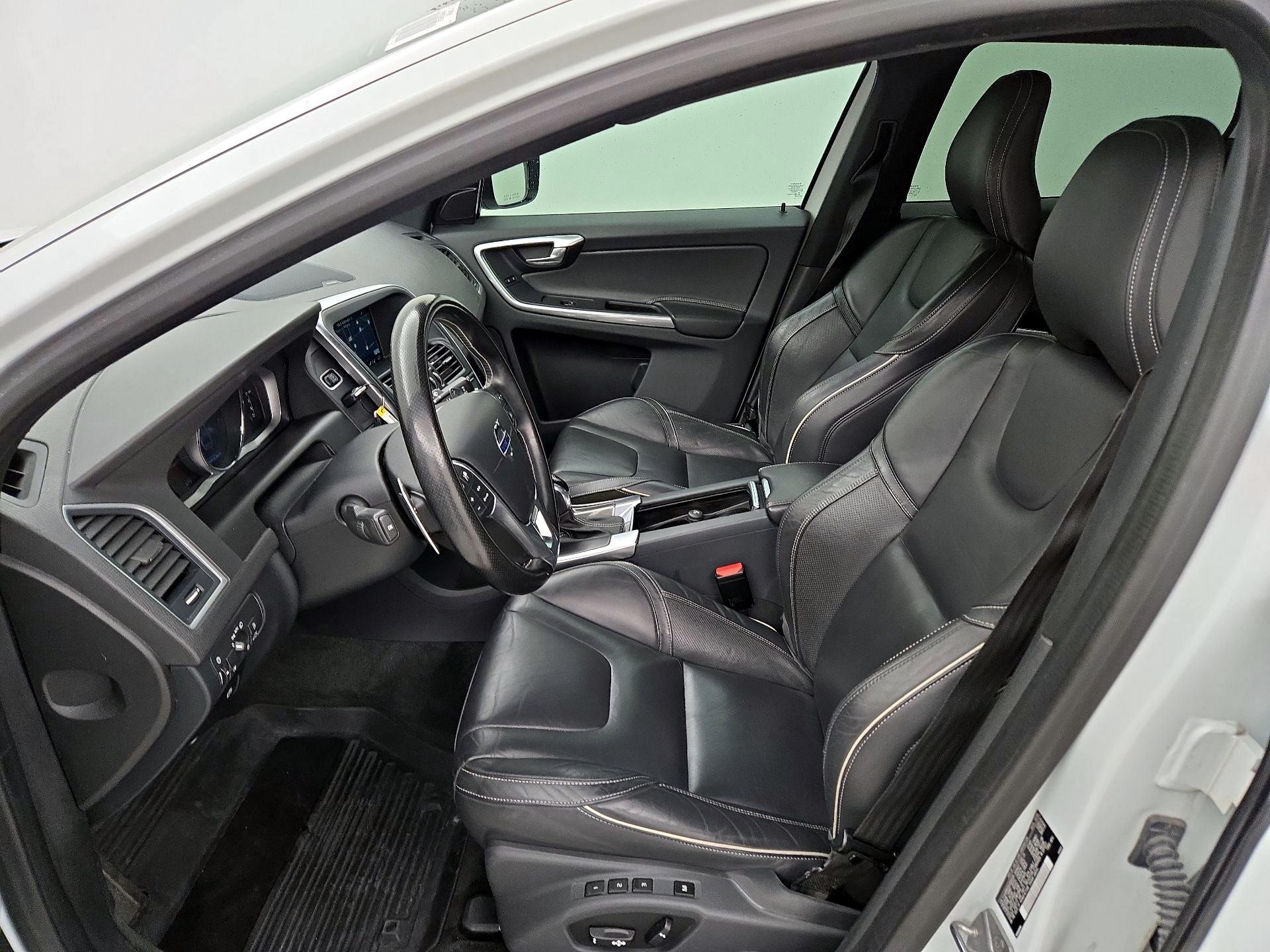 Thumbnail: 2016 Volvo XC60 - 11