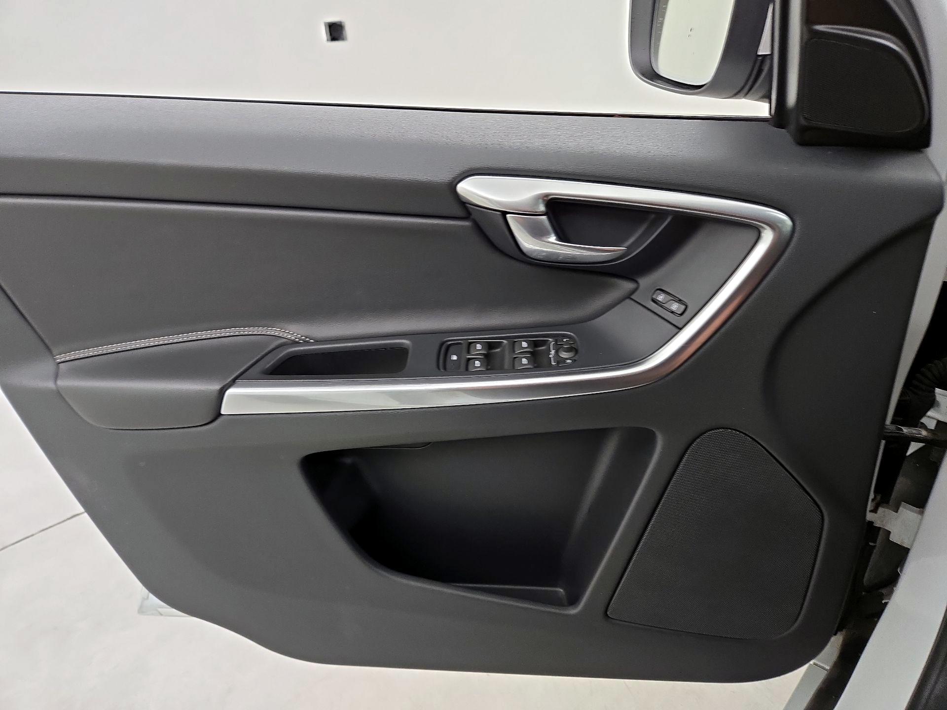 Thumbnail: 2016 Volvo XC60 - 12