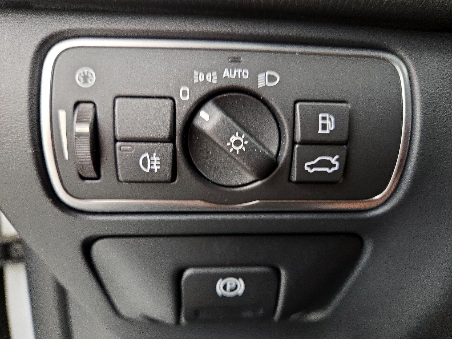 Thumbnail: 2016 Volvo XC60 - 13