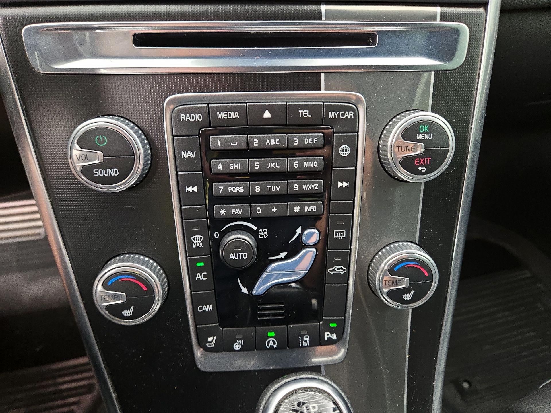 Thumbnail: 2016 Volvo XC60 - 17