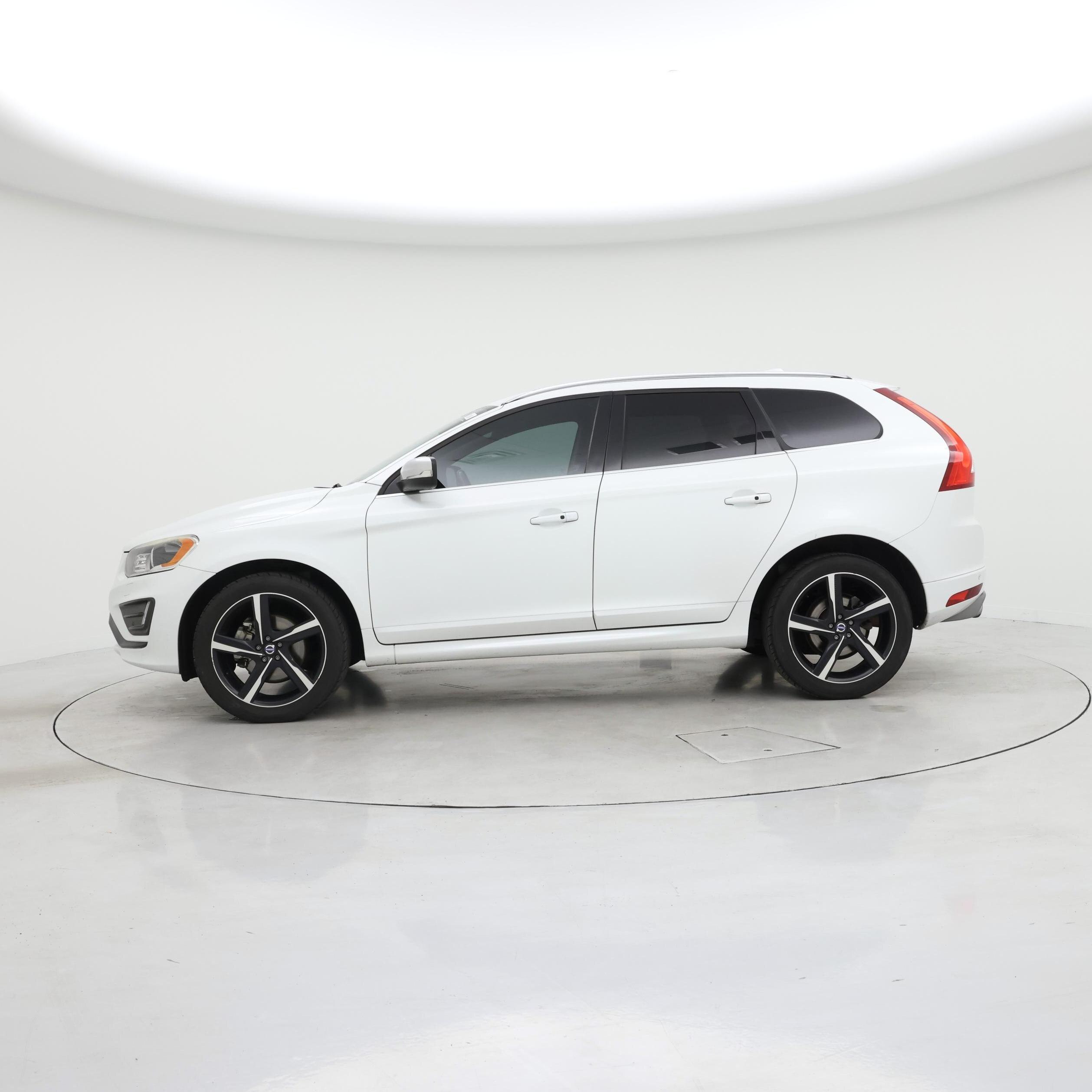 Thumbnail: 2016 Volvo XC60 - 3