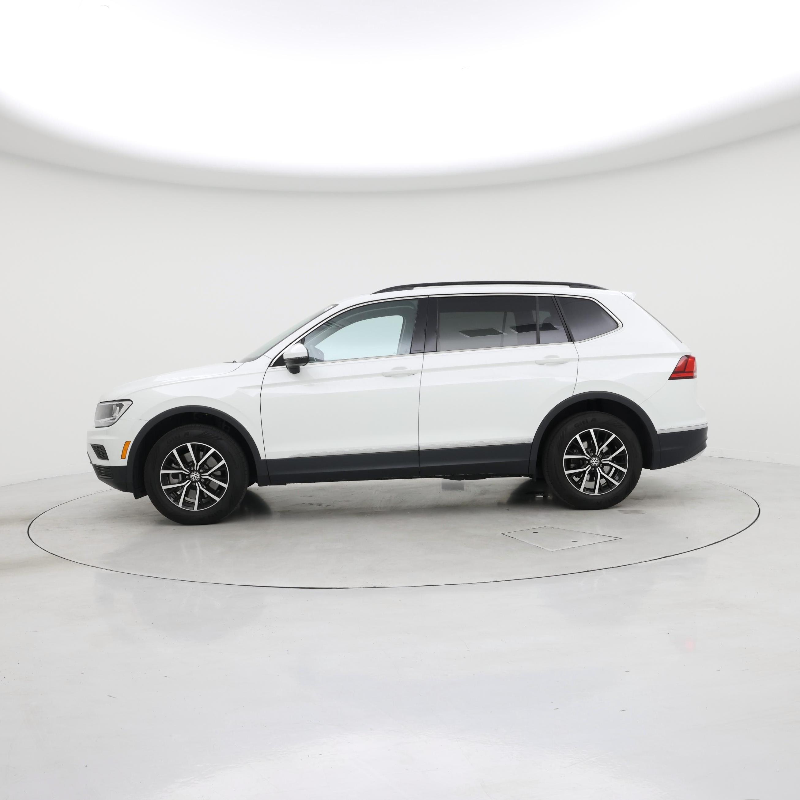 Thumbnail: 2021 Volkswagen Tiguan - 3