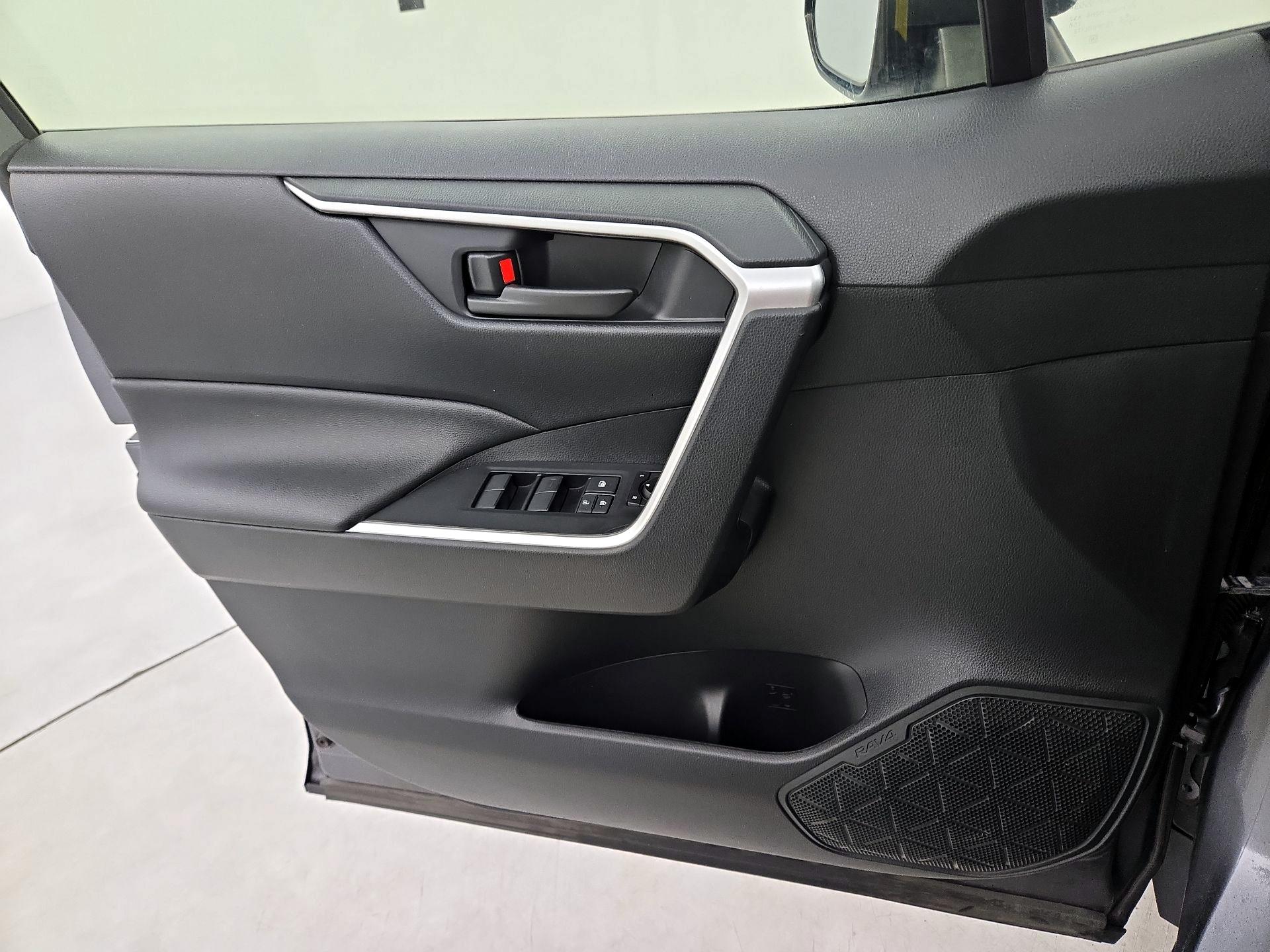 Thumbnail: 2020 Toyota RAV4 - 12