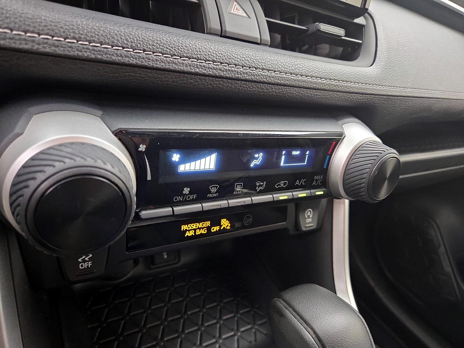 Thumbnail: 2020 Toyota RAV4 - 16