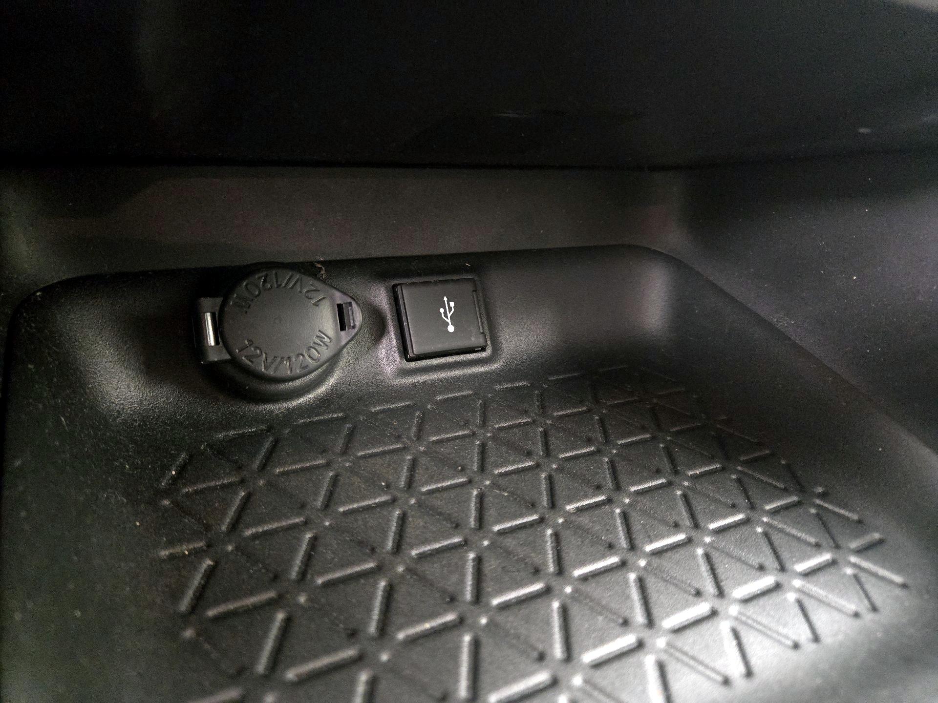 Thumbnail: 2020 Toyota RAV4 - 18