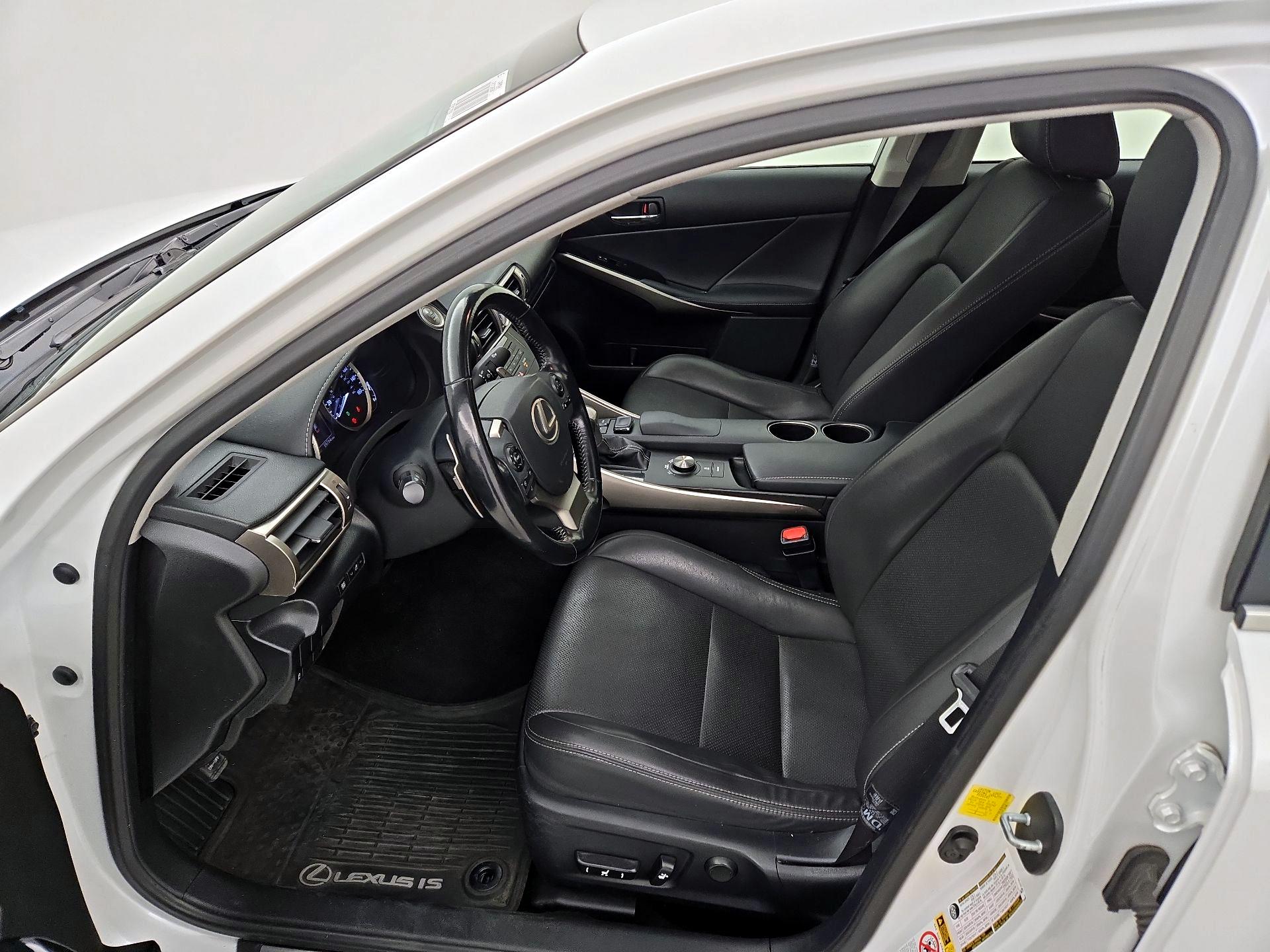 Thumbnail: 2016 Lexus IS - 11