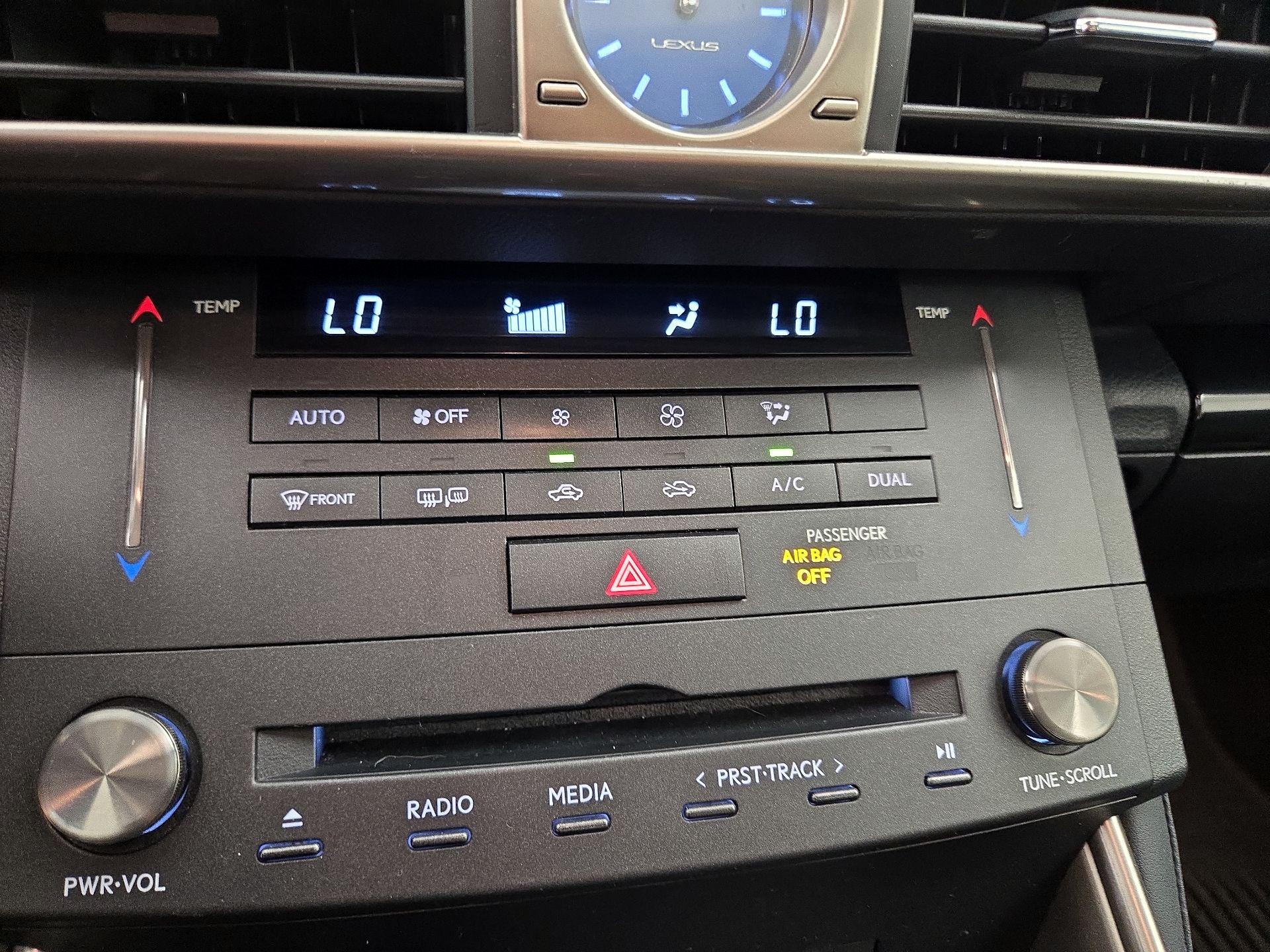 Thumbnail: 2016 Lexus IS - 17