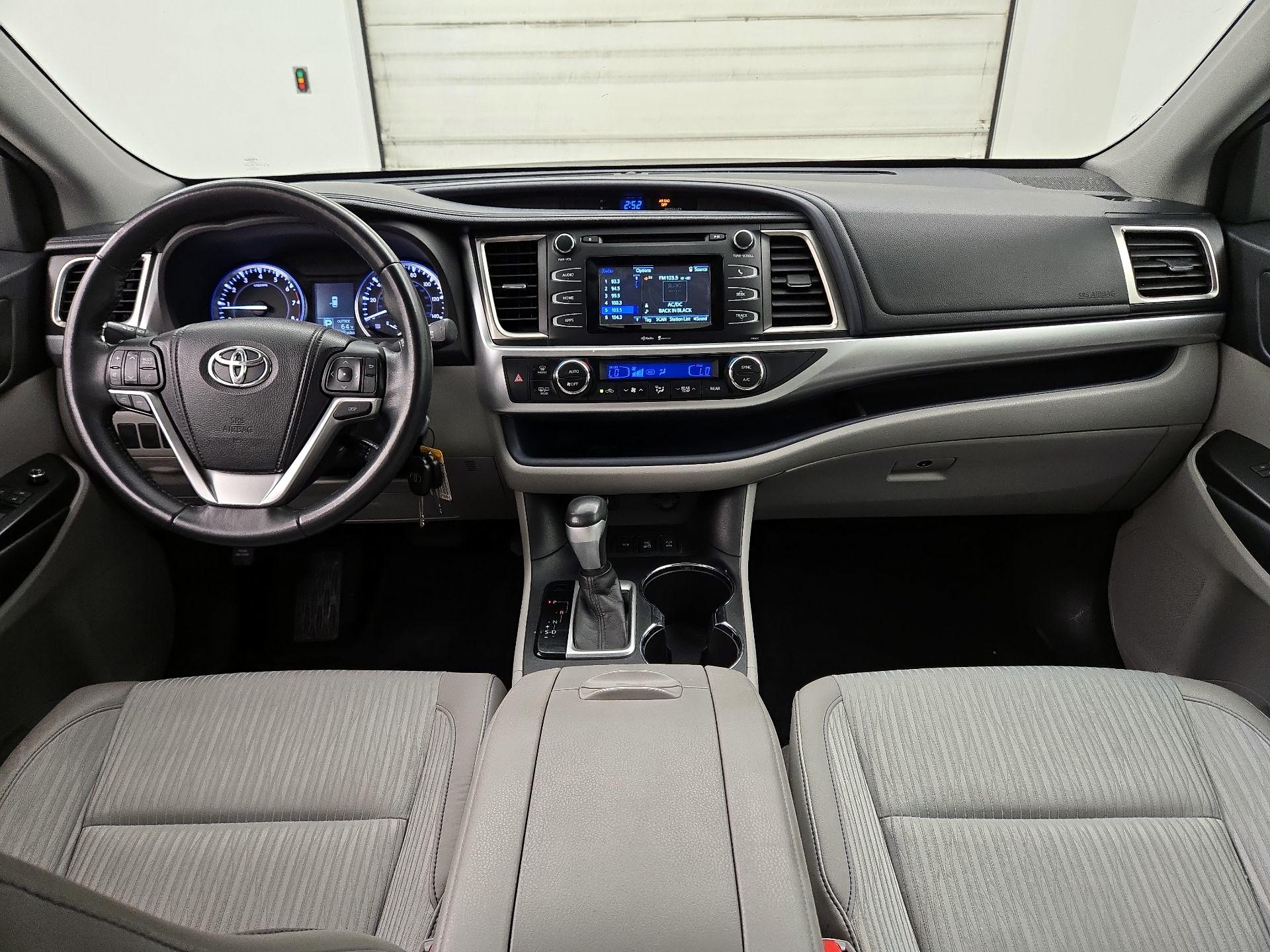 Thumbnail: 2015 Toyota Highlander - 9
