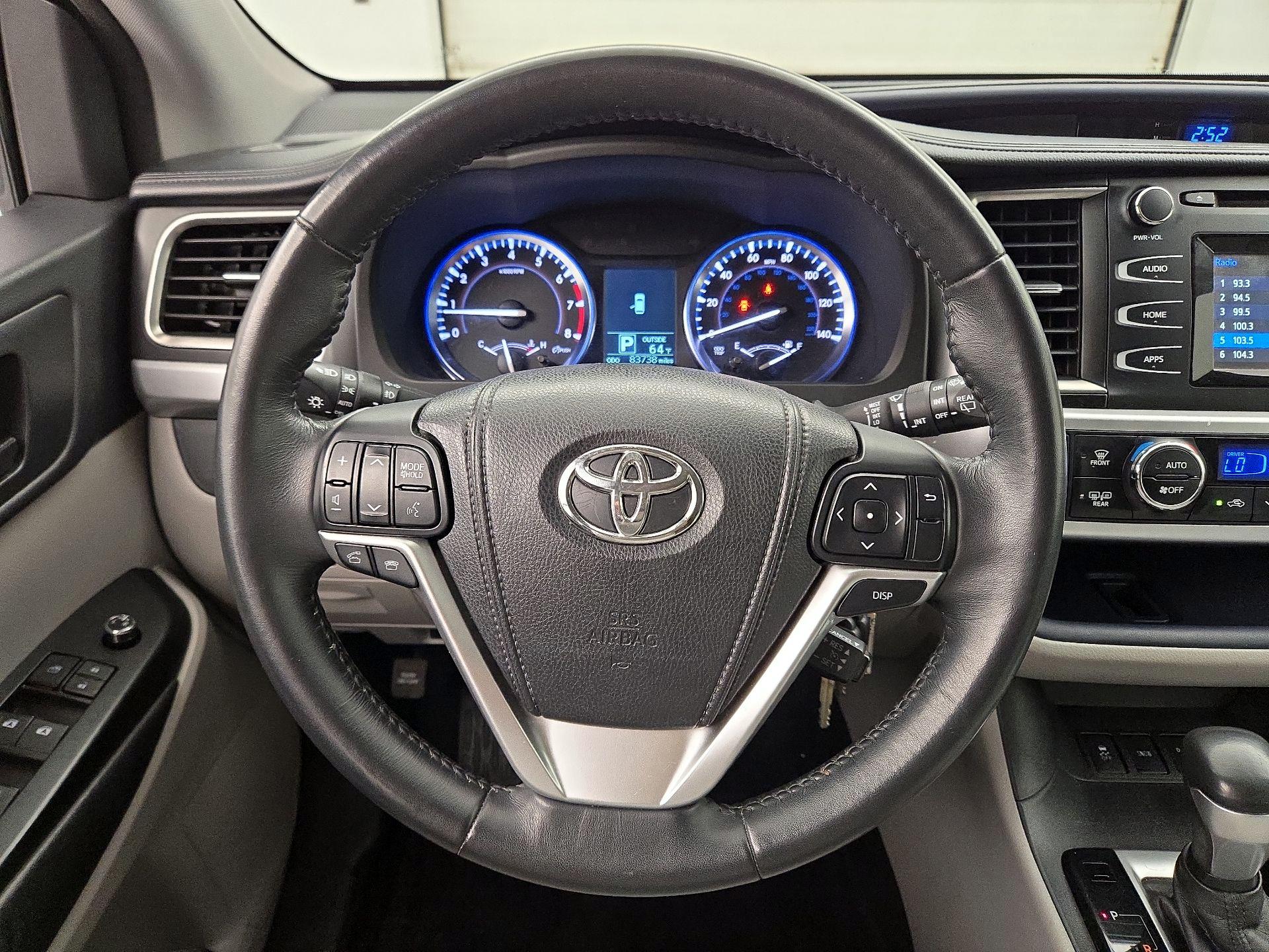 Thumbnail: 2015 Toyota Highlander - 10