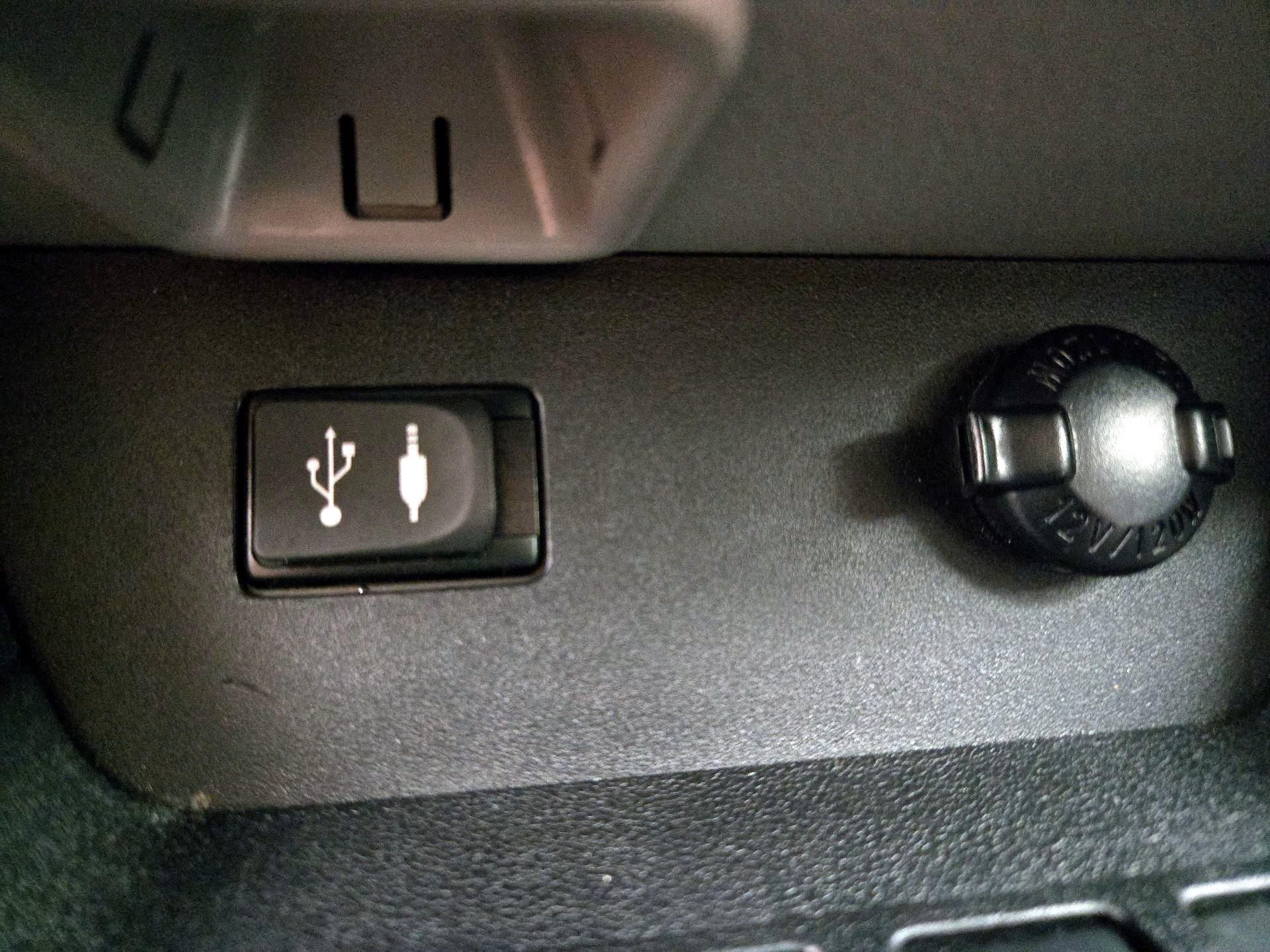 Thumbnail: 2015 Toyota Highlander - 18