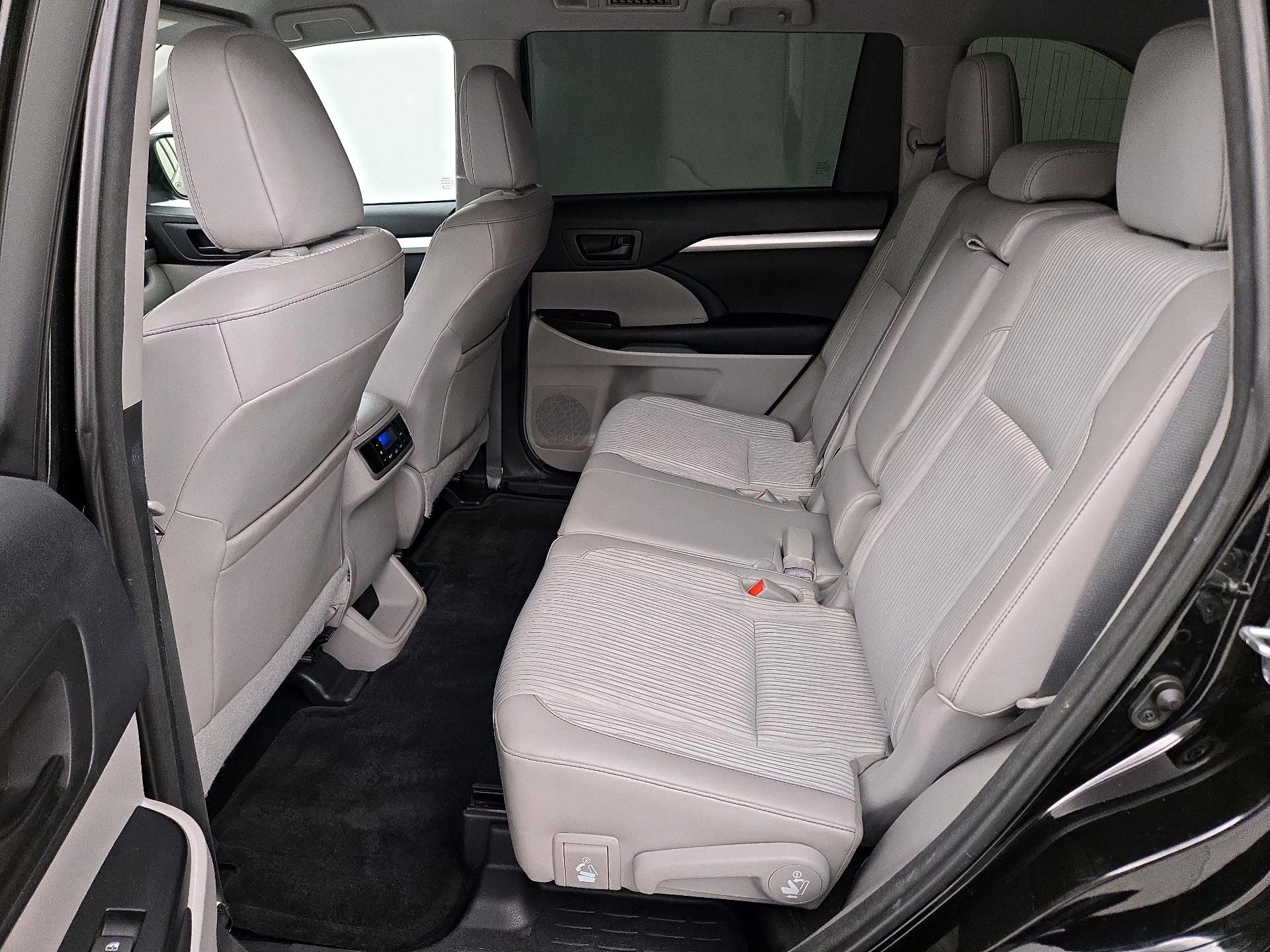 Thumbnail: 2015 Toyota Highlander - 19