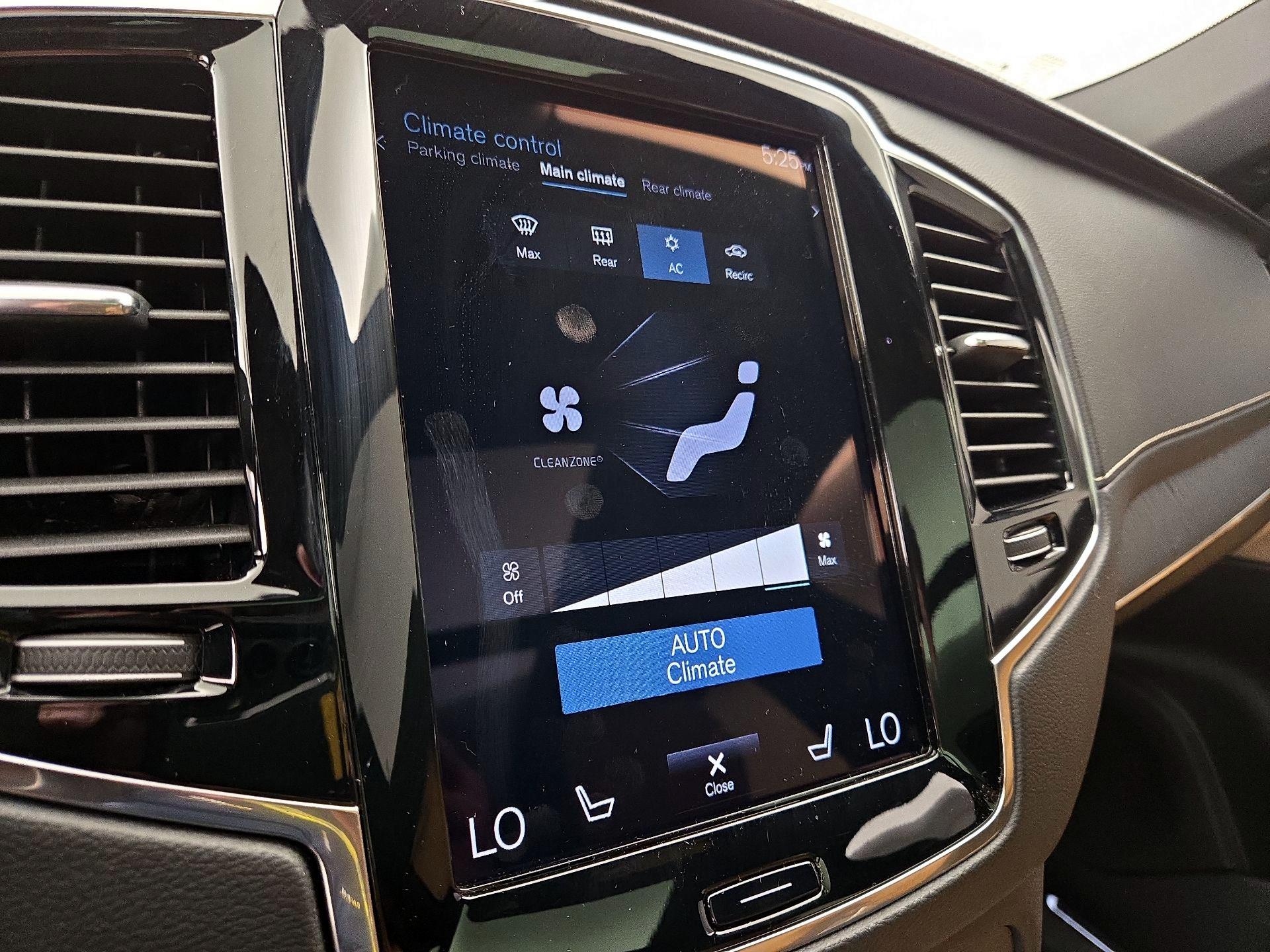 Thumbnail: 2021 Volvo XC90 - 17