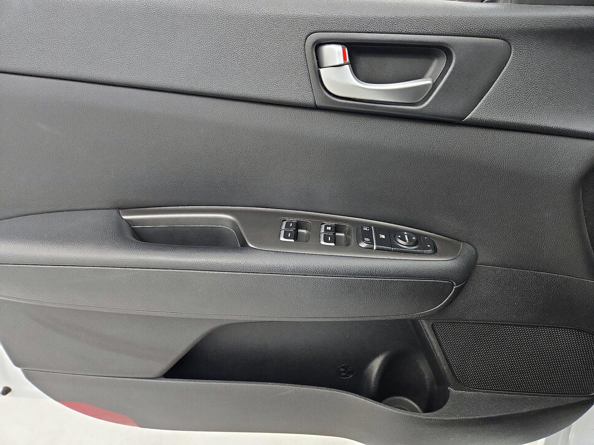 Thumbnail: 2016 Kia Optima - 12