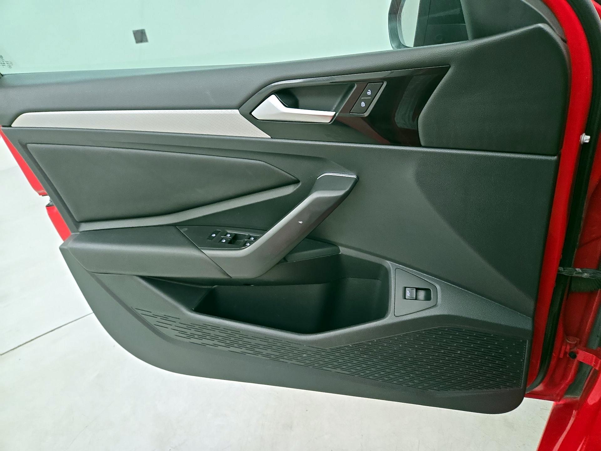 Thumbnail: 2019 Volkswagen Jetta - 12