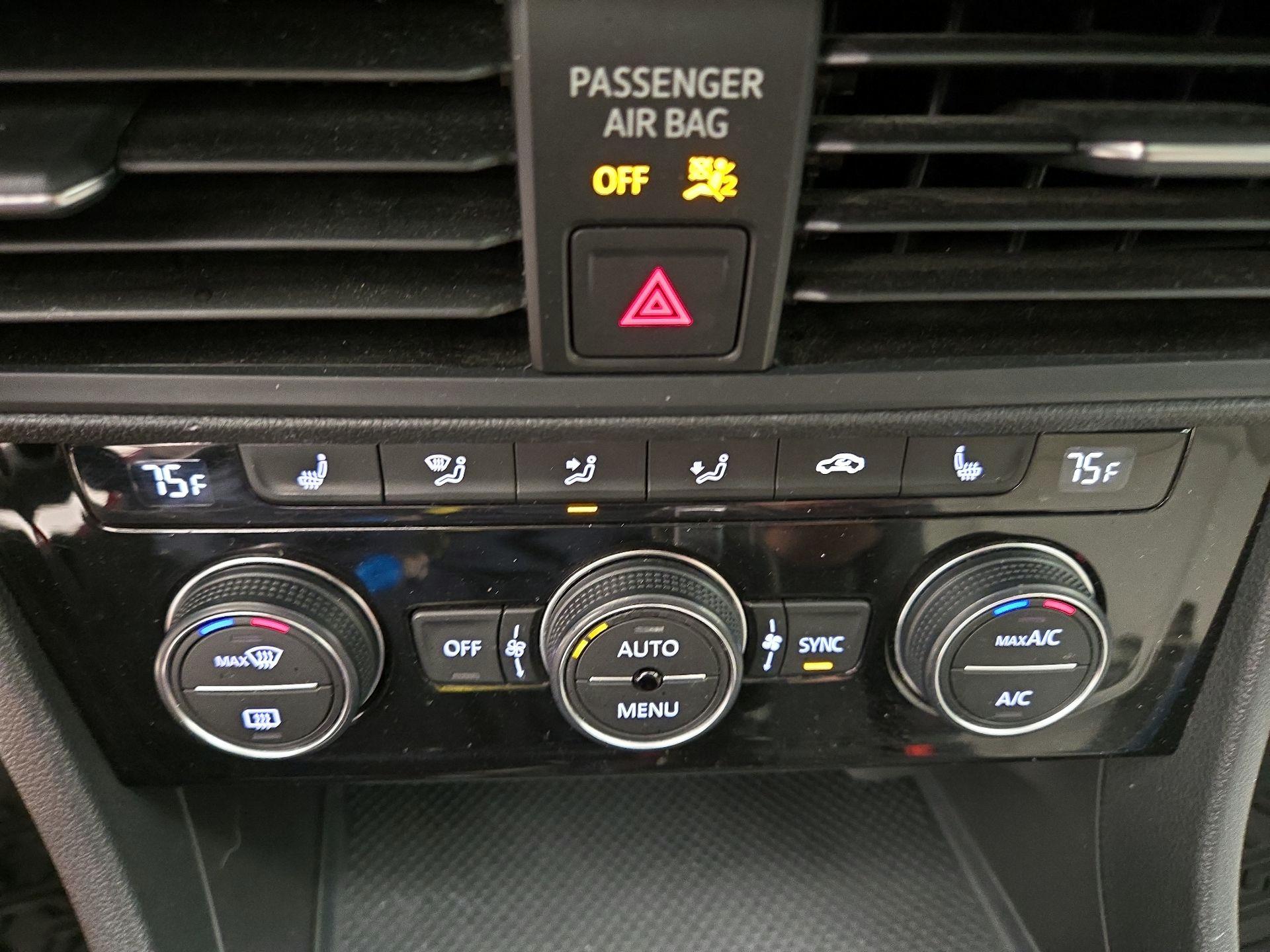 Thumbnail: 2019 Volkswagen Jetta - 16