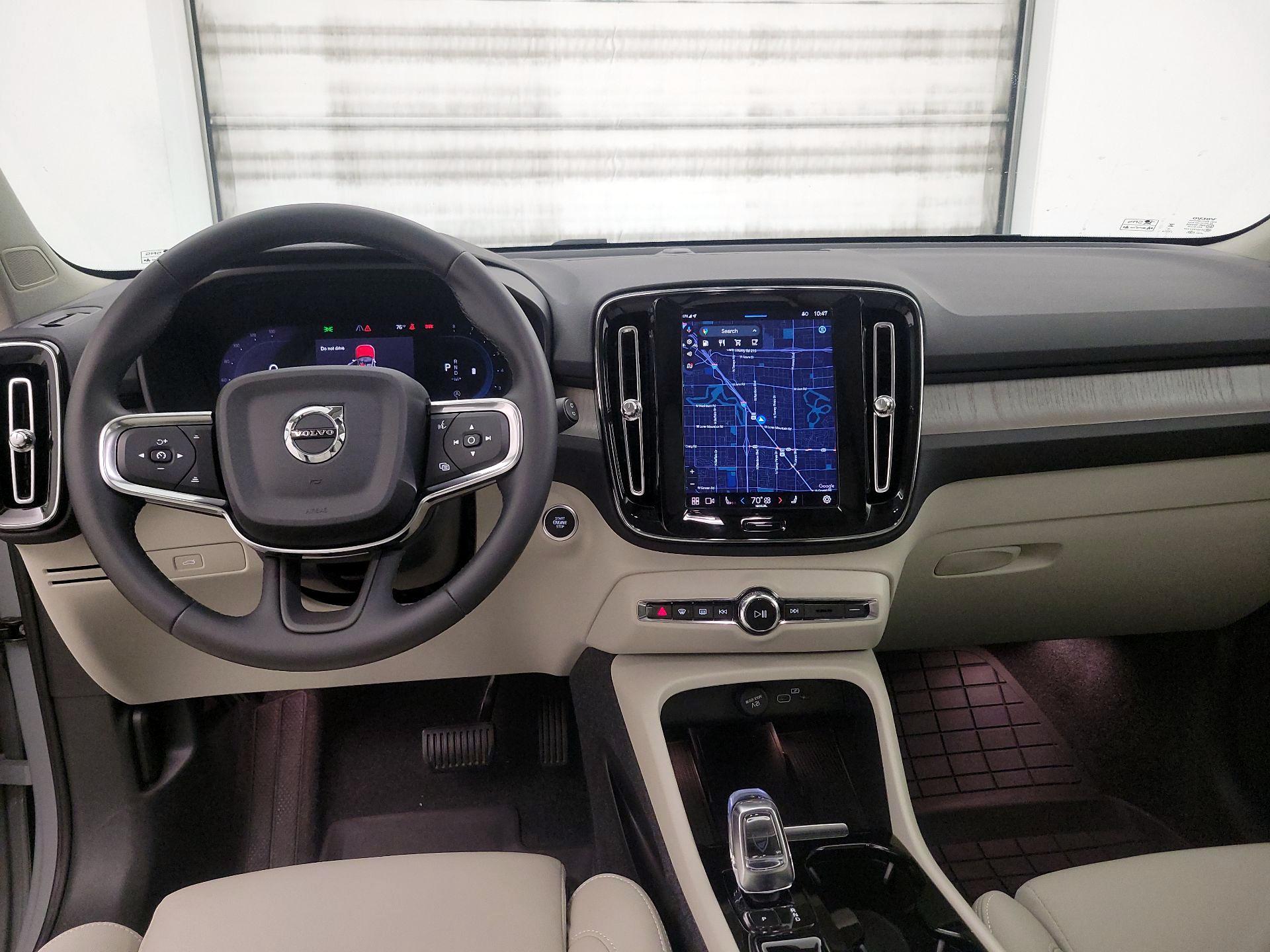 Thumbnail: 2024 Volvo XC40 - 9
