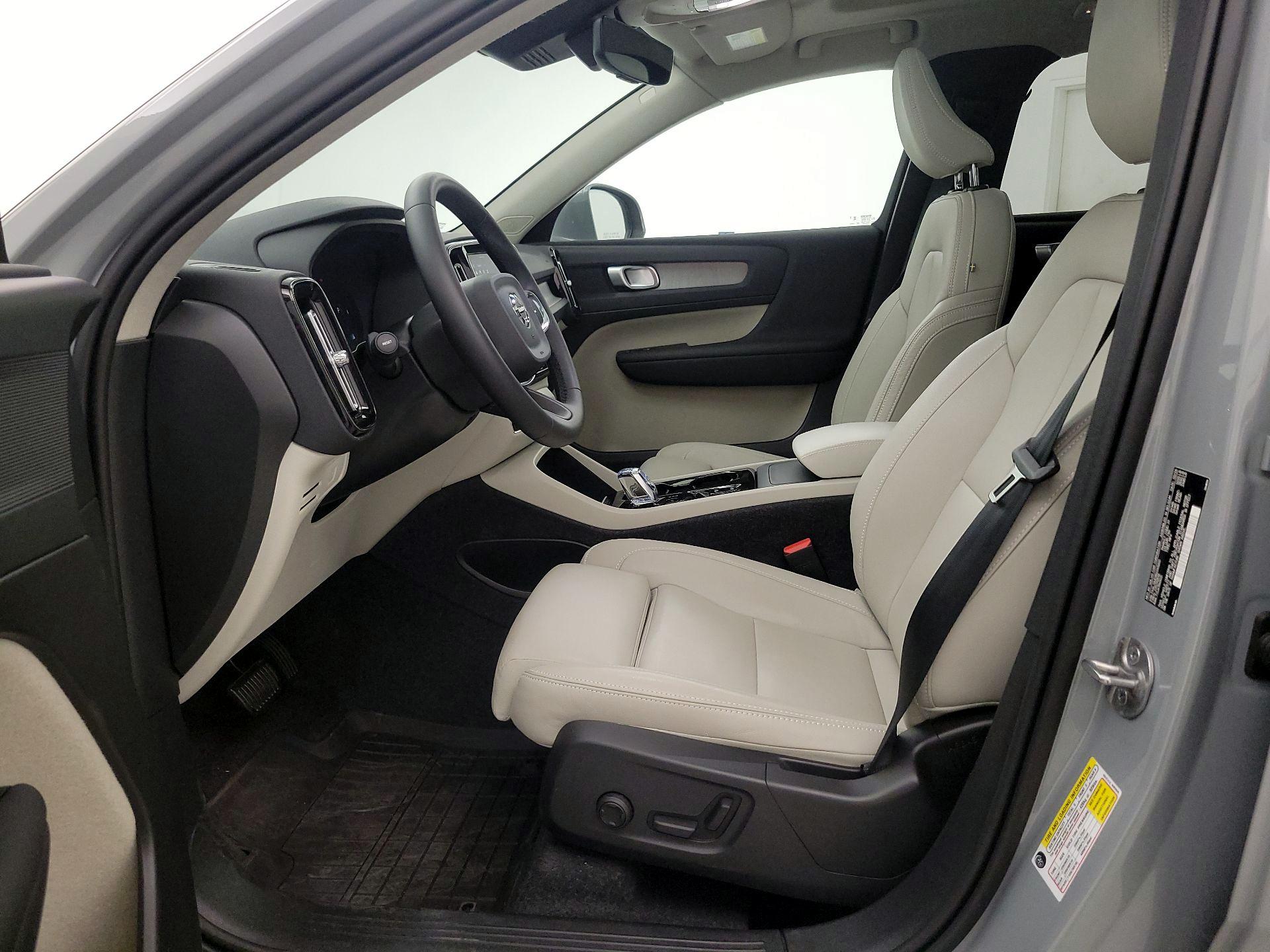 Thumbnail: 2024 Volvo XC40 - 11