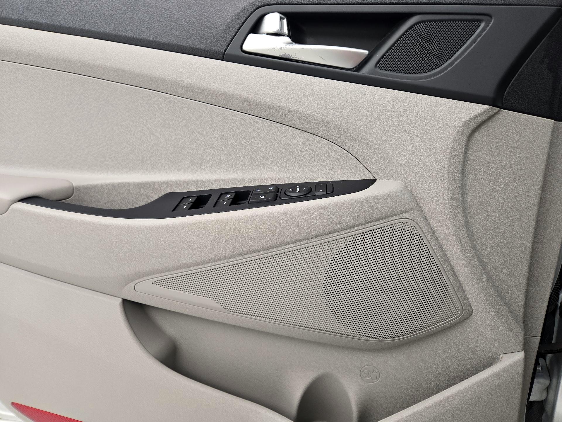 Thumbnail: 2019 Hyundai Tucson - 12