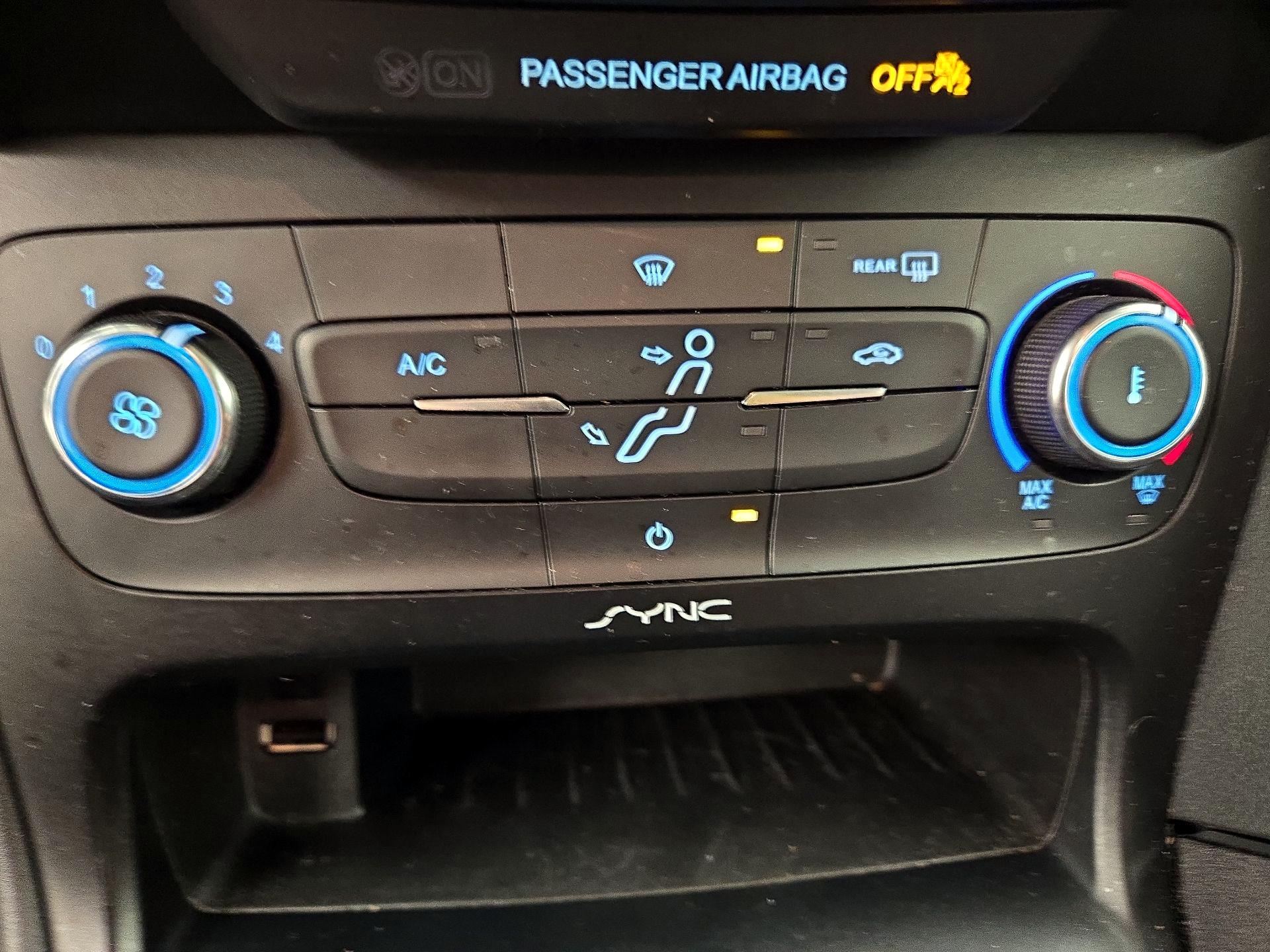 Thumbnail: 2015 Ford Focus - 16