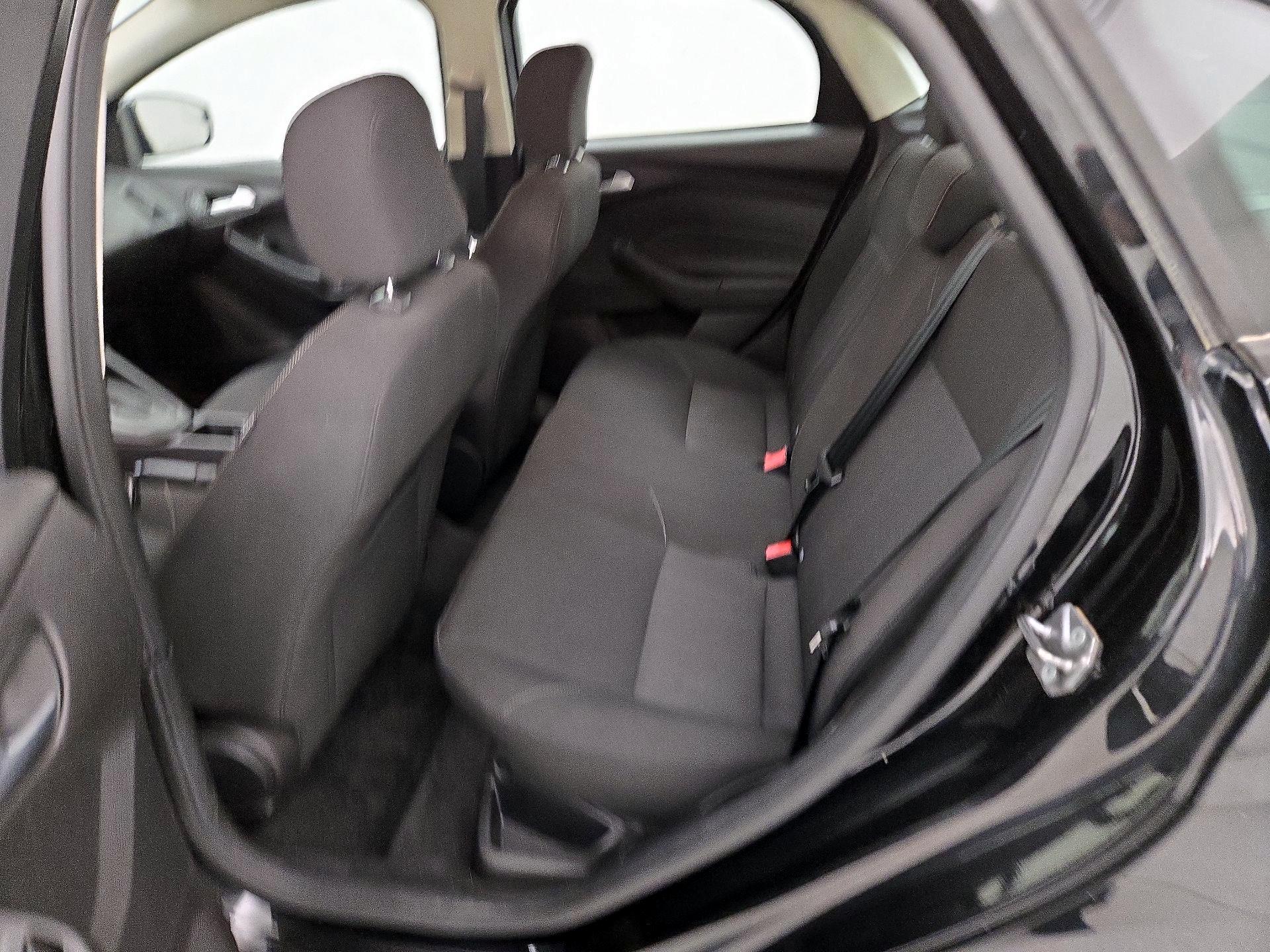 Thumbnail: 2015 Ford Focus - 19