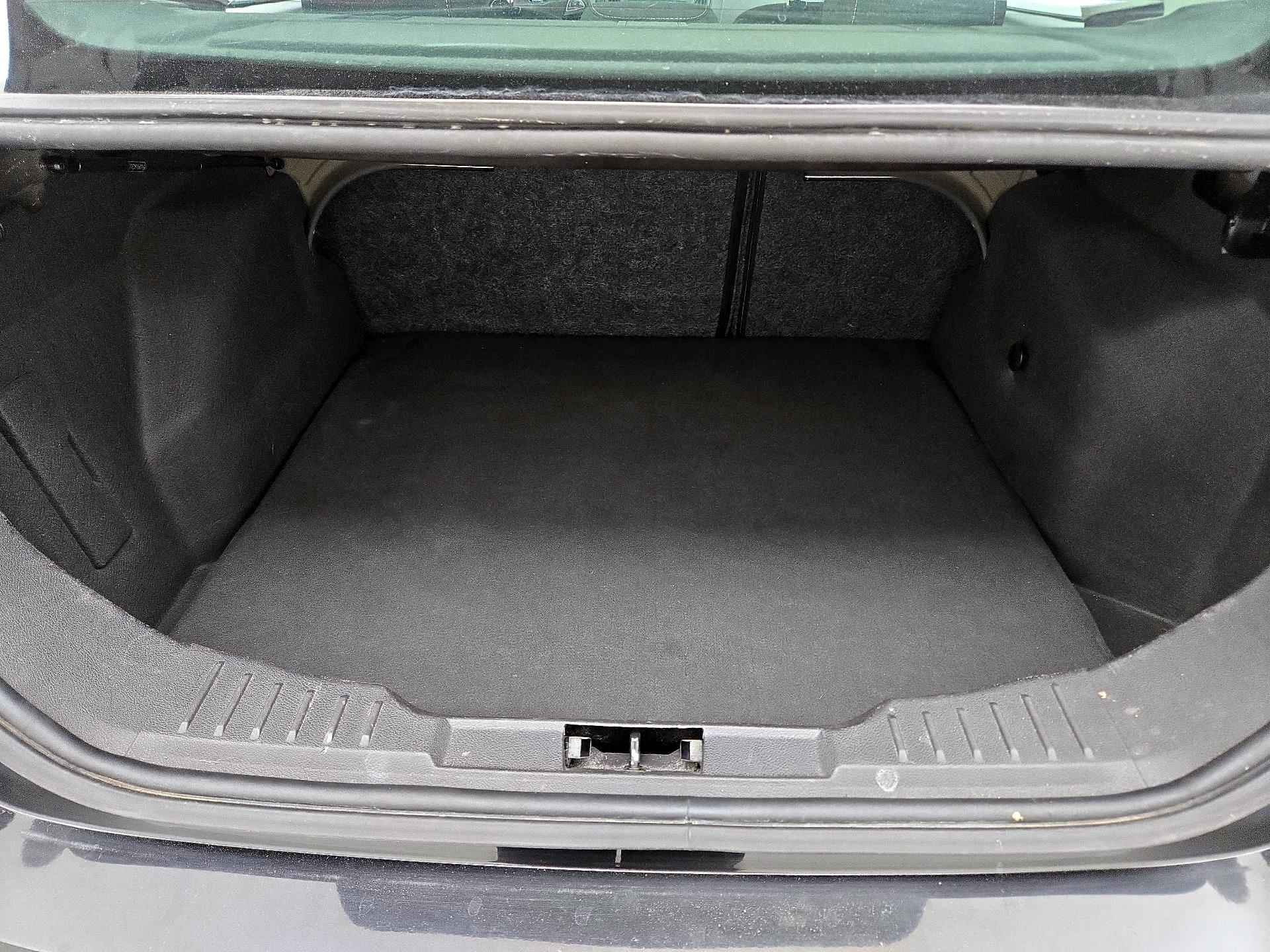 Thumbnail: 2015 Ford Focus - 20