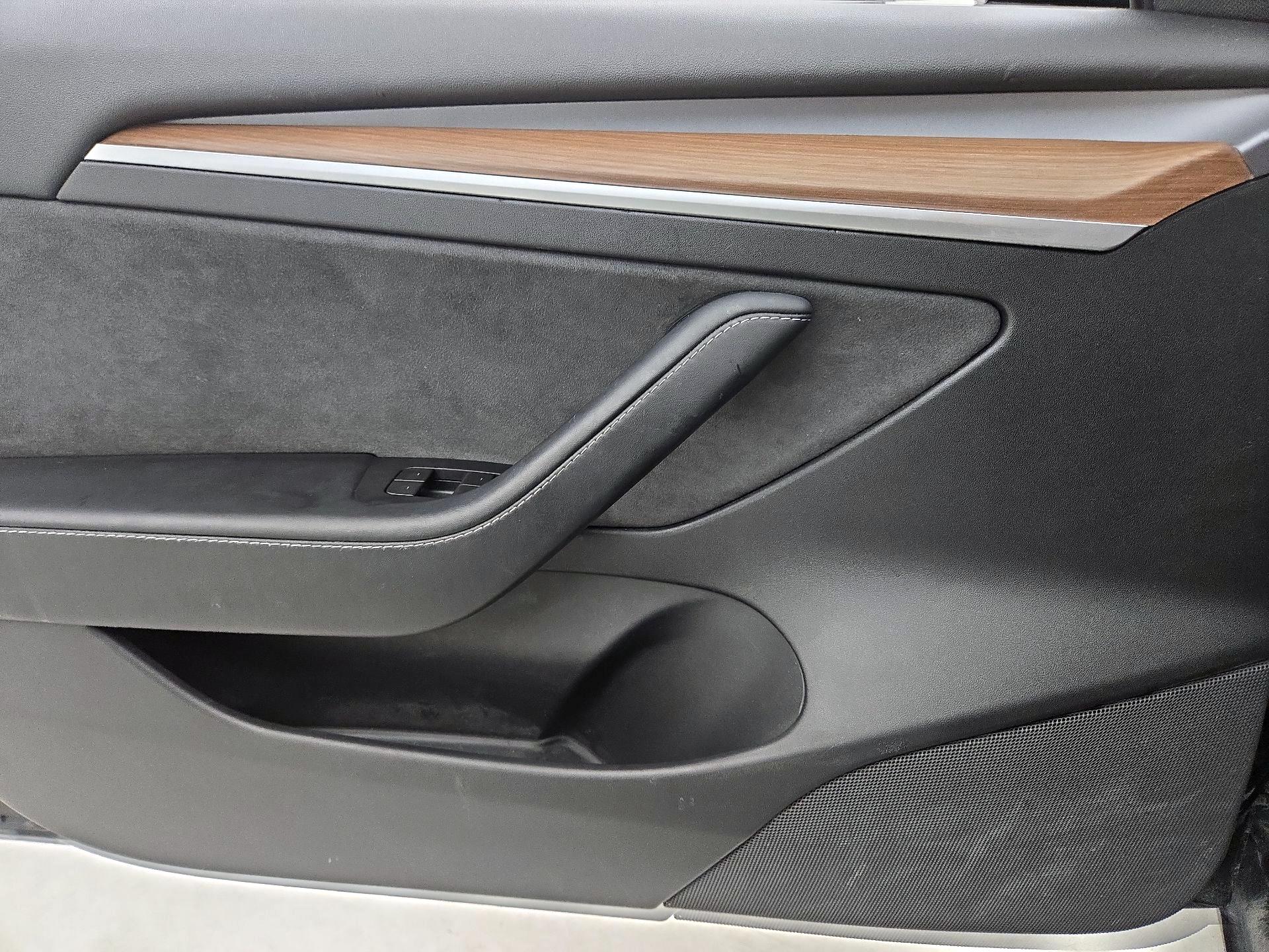 Thumbnail: 2022 Tesla Model 3 - 12