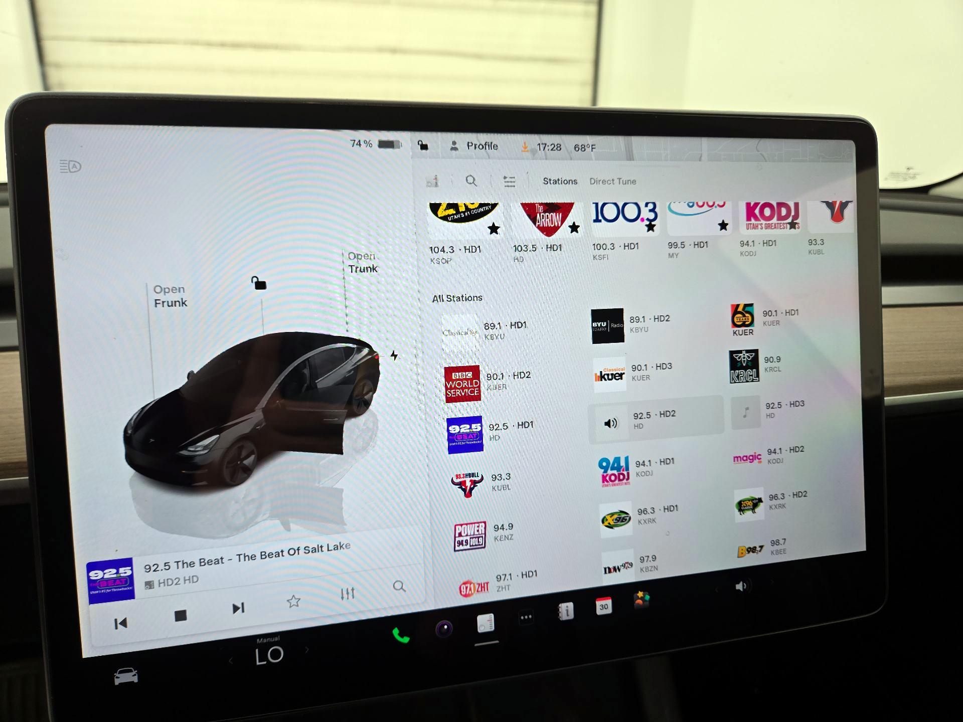 Thumbnail: 2022 Tesla Model 3 - 16