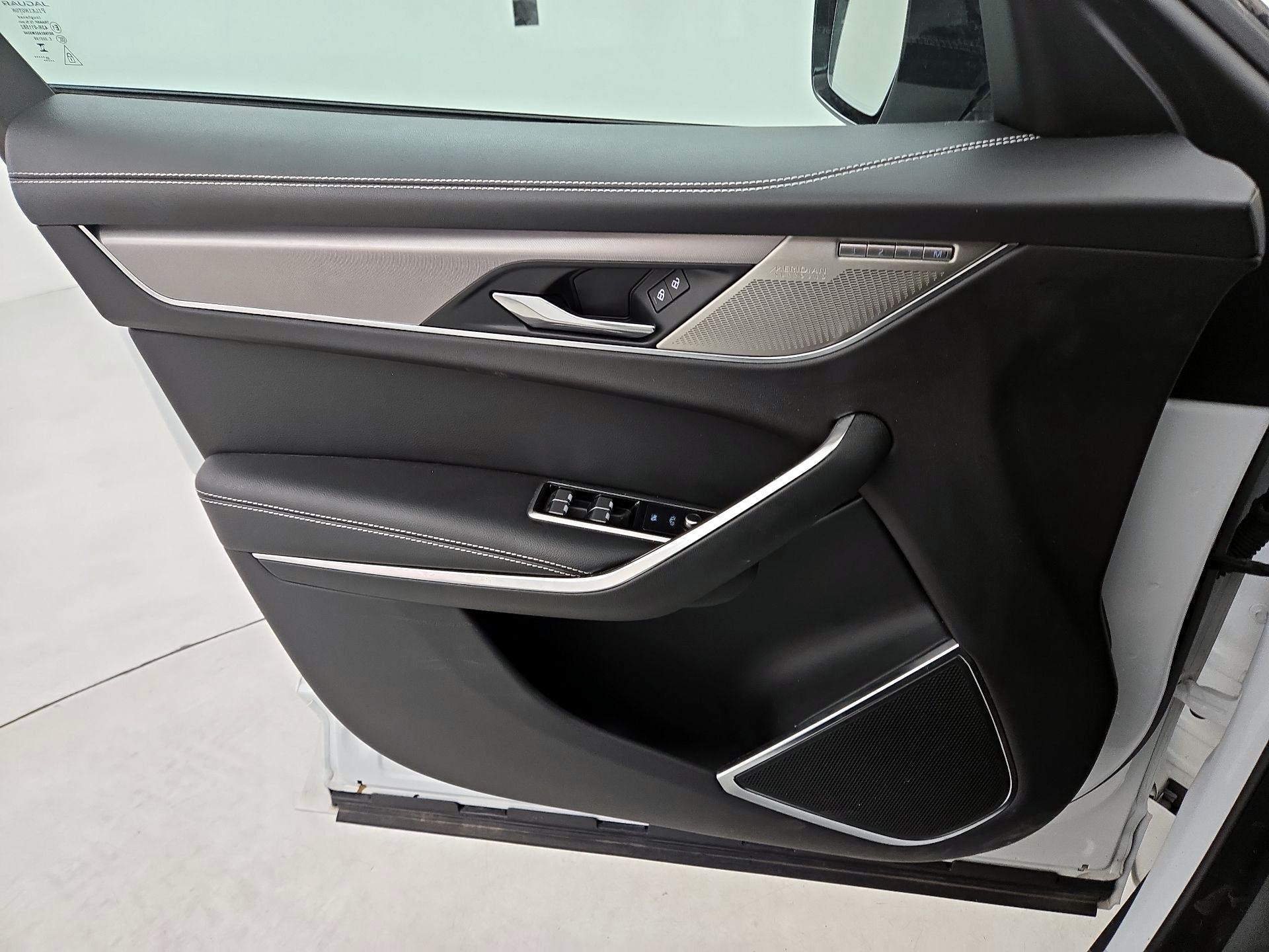 Thumbnail: 2024 Jaguar F-Pace - 12