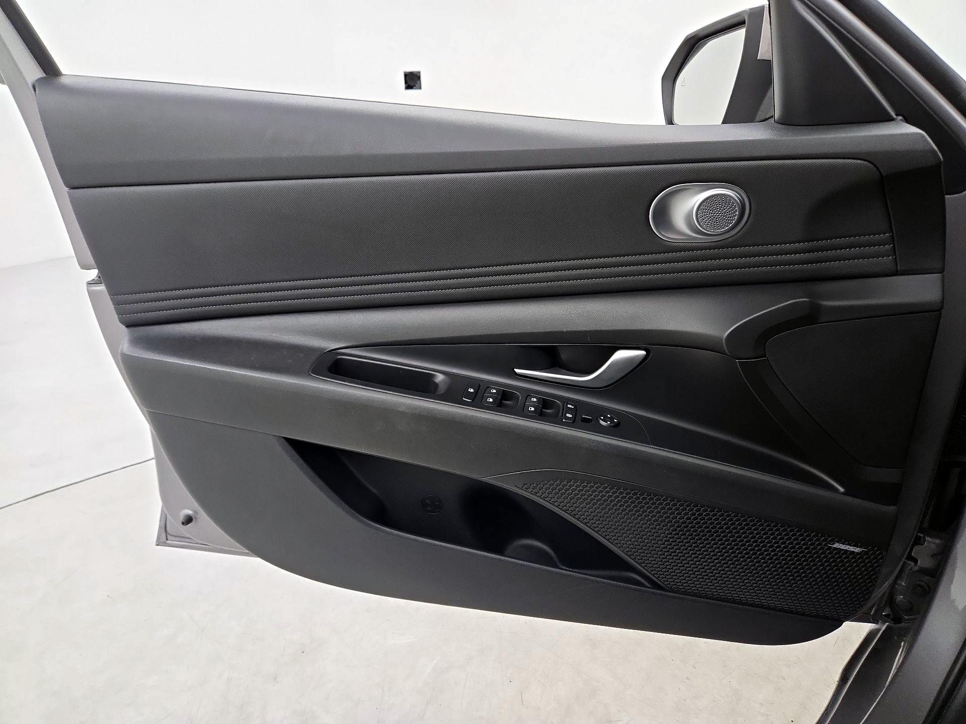 Thumbnail: 2022 Hyundai Elantra - 12