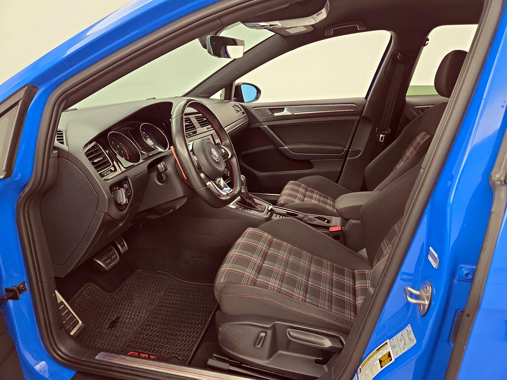 Thumbnail: 2019 Volkswagen Golf - 11