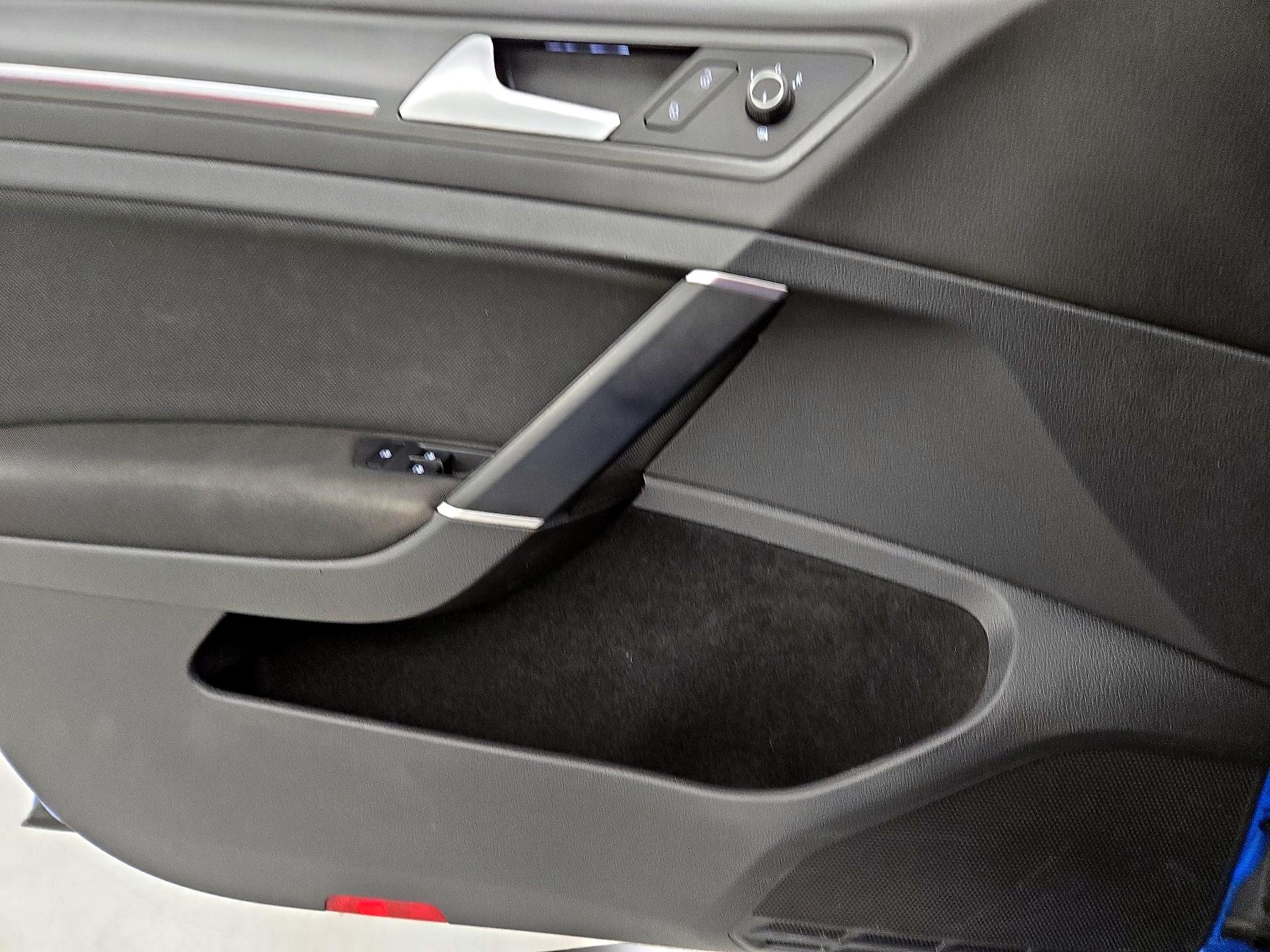 Thumbnail: 2019 Volkswagen Golf - 12