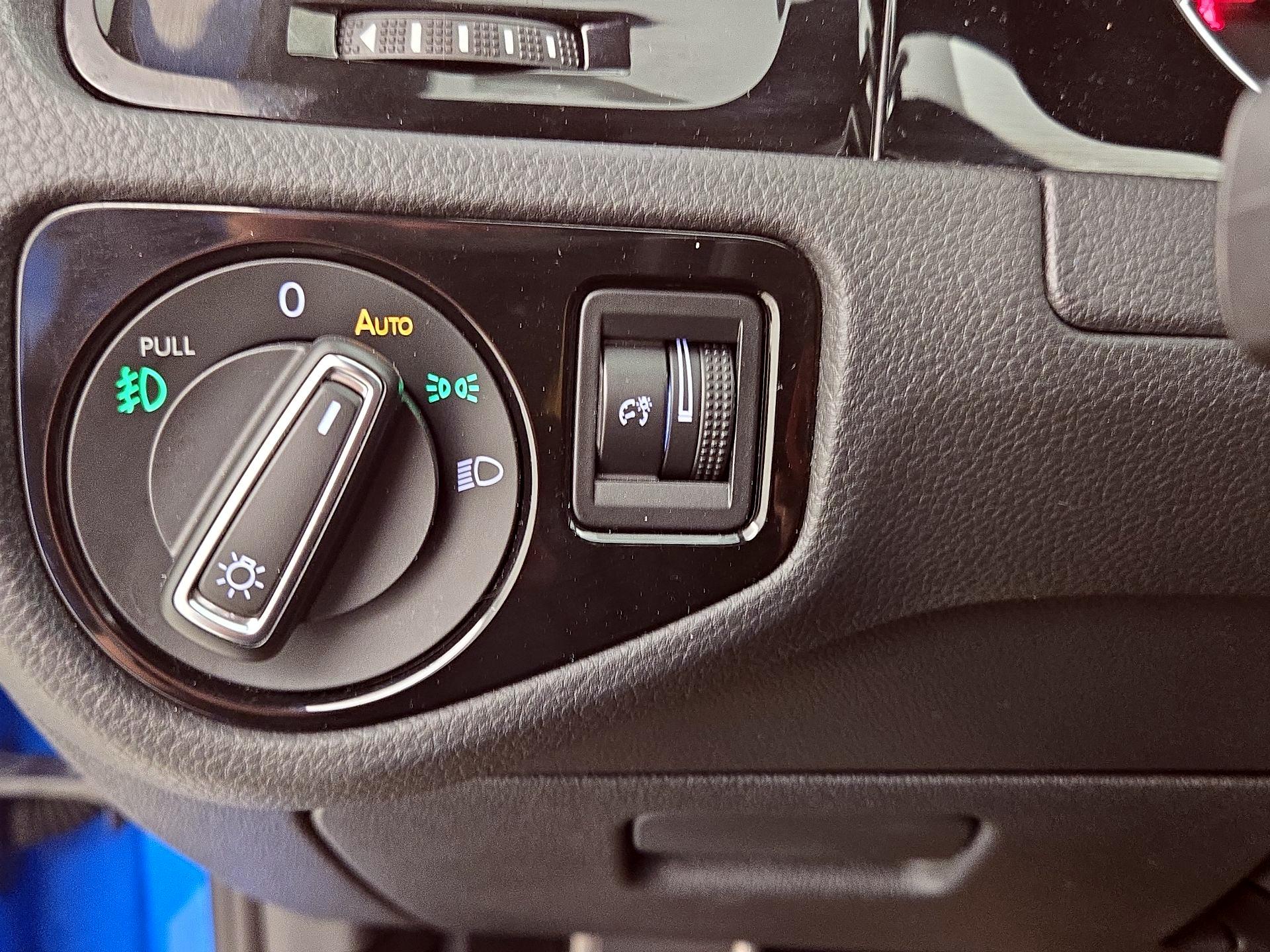 Thumbnail: 2019 Volkswagen Golf - 13