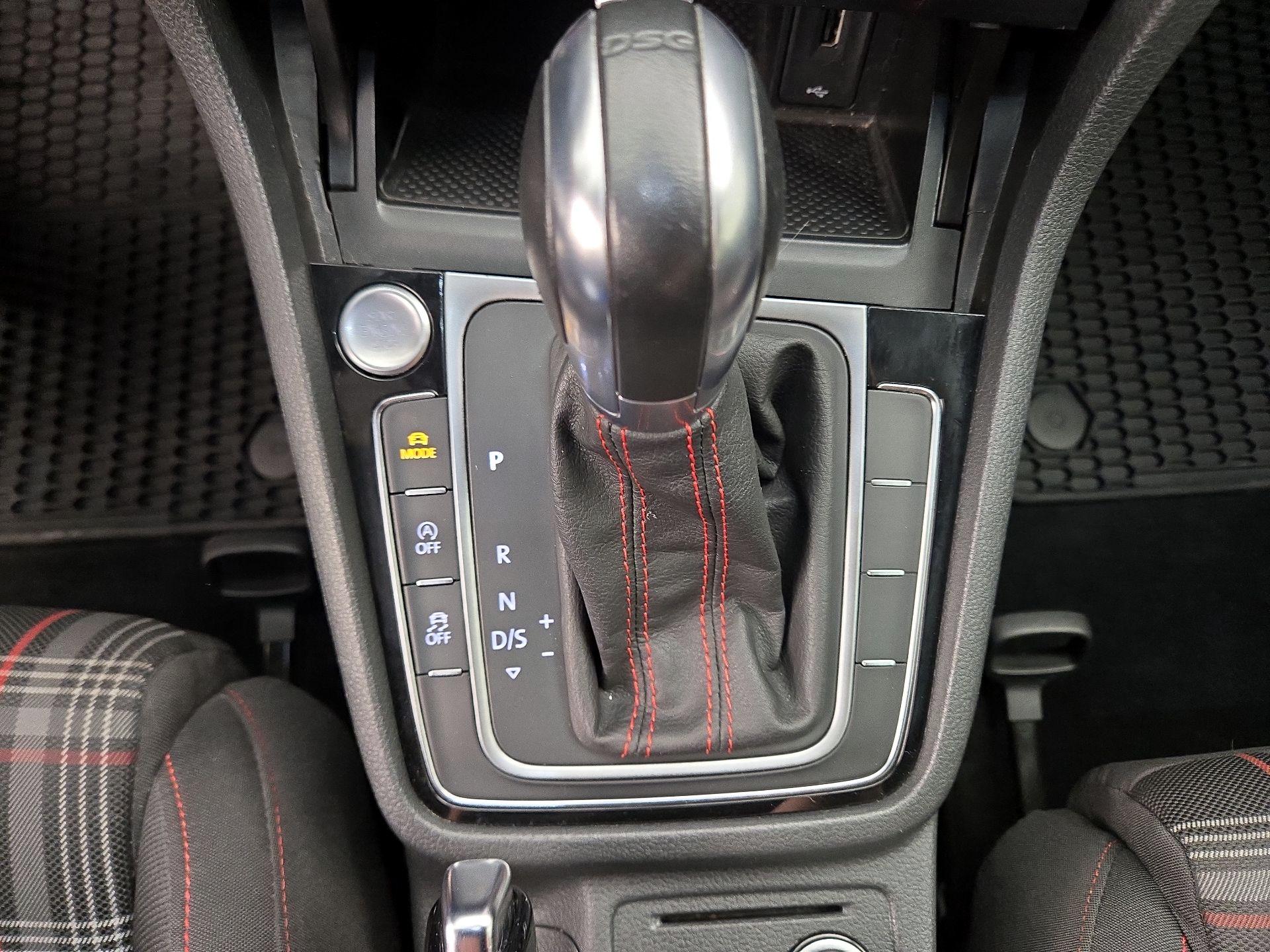 Thumbnail: 2019 Volkswagen Golf - 17