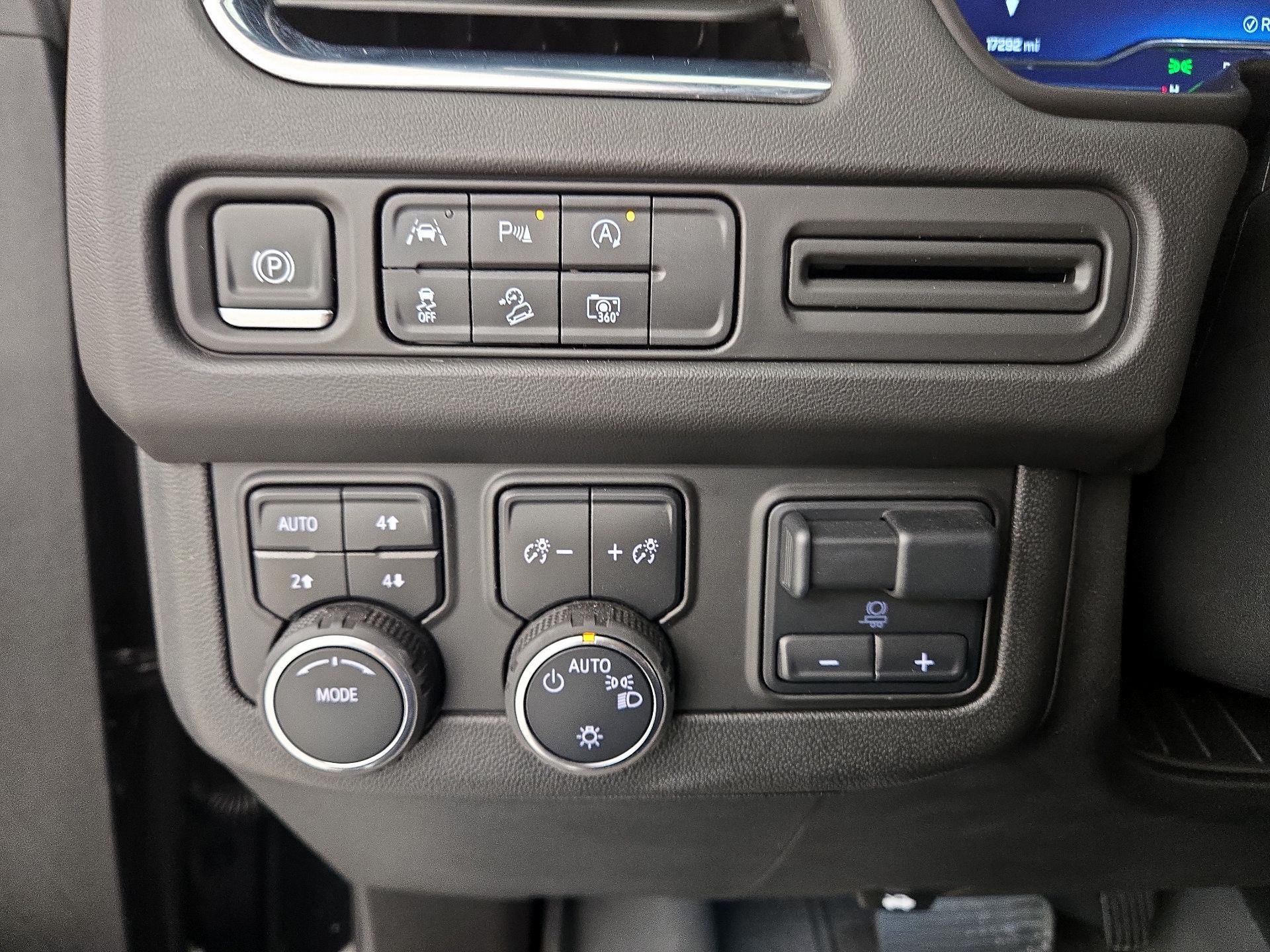 Thumbnail: 2024 Chevrolet Tahoe - 13